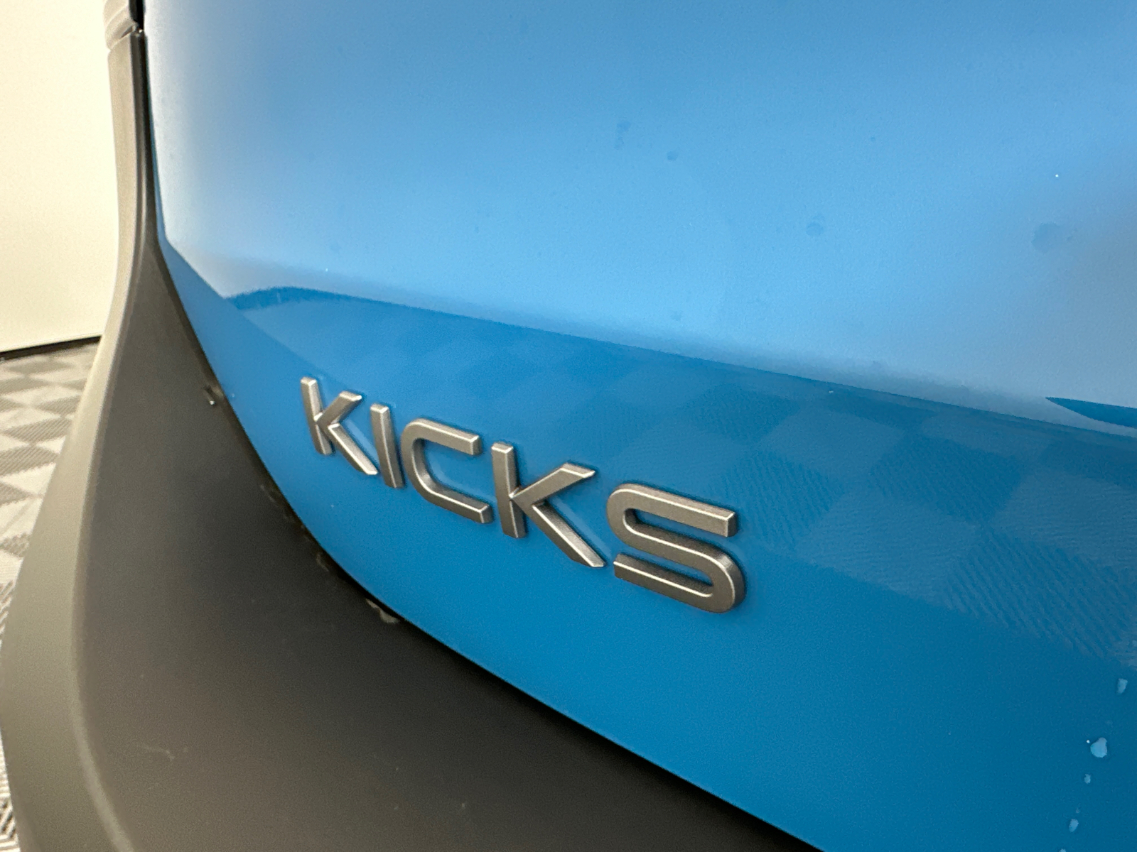 2025 Nissan Kicks SR 10