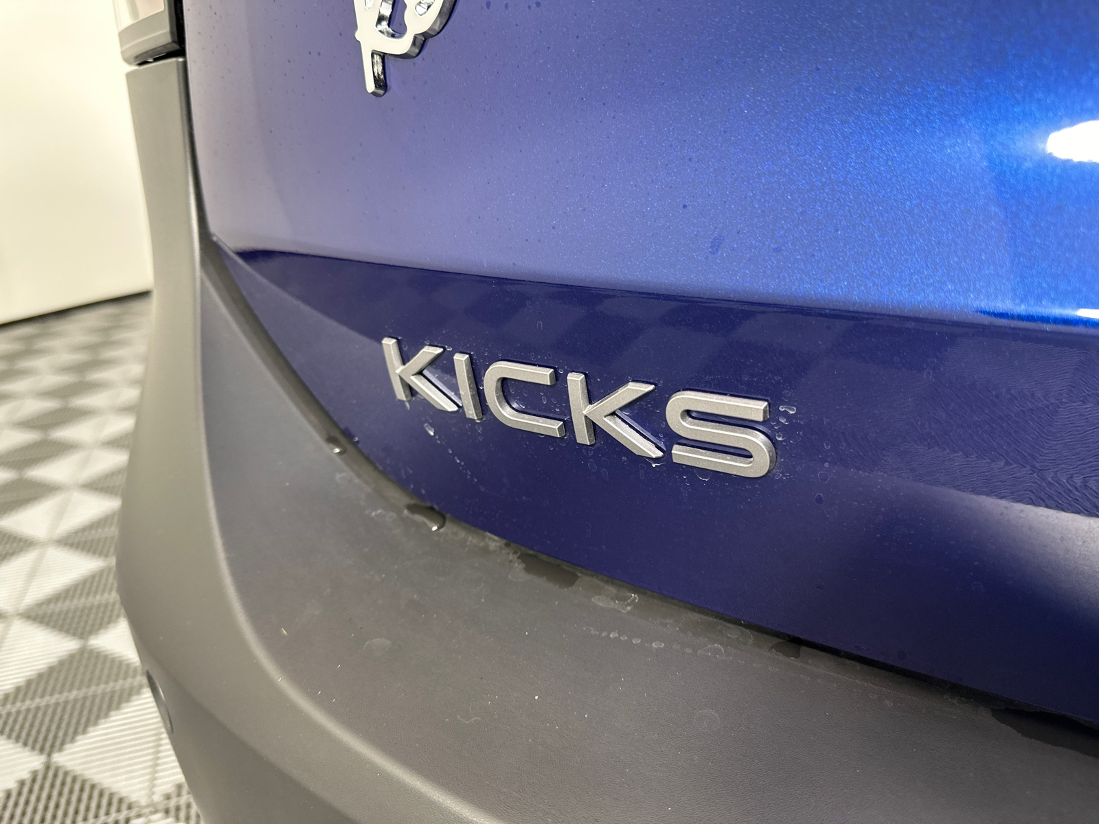 2025 Nissan Kicks S 9