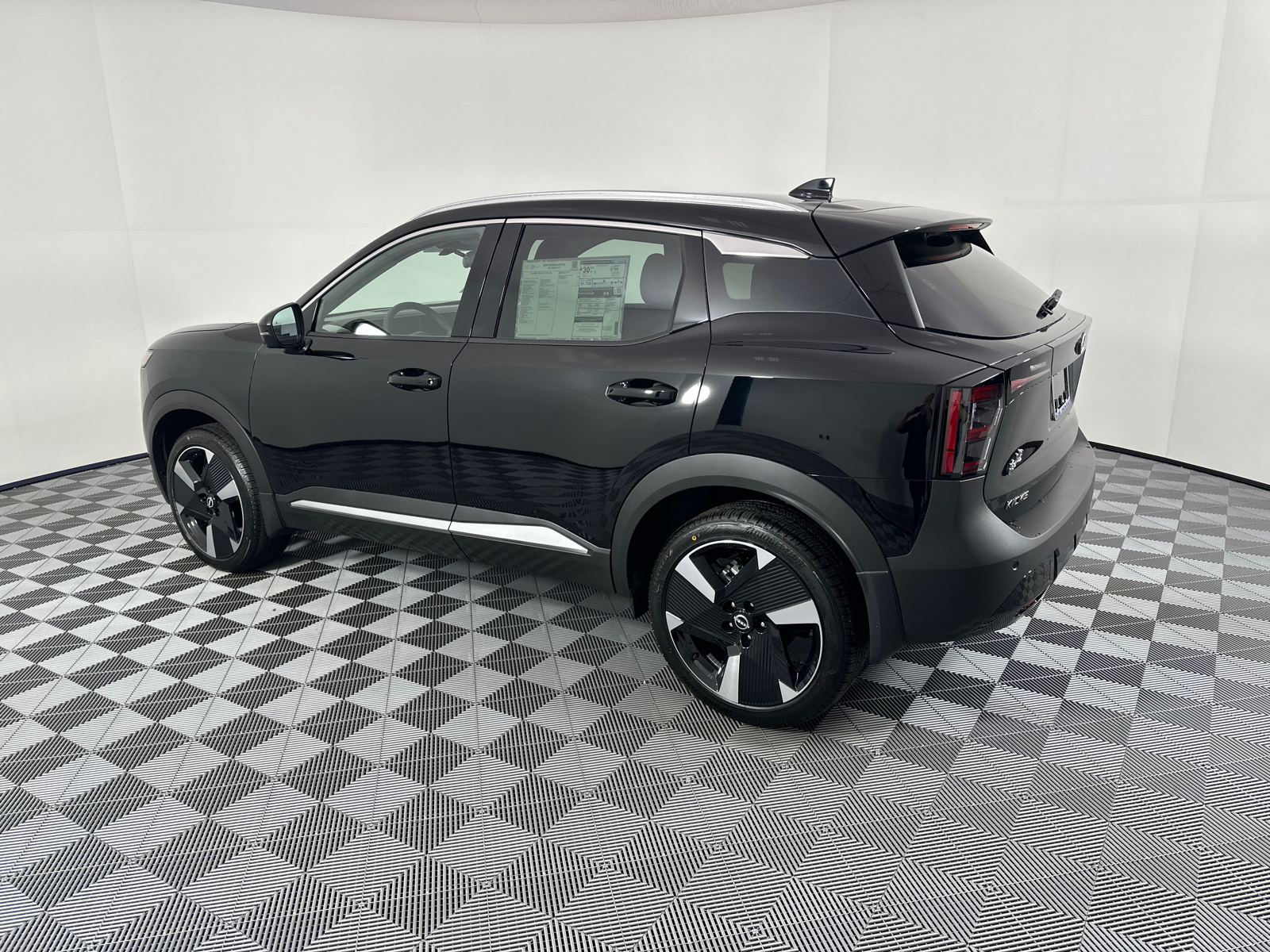 2025 Nissan Kicks SR 5