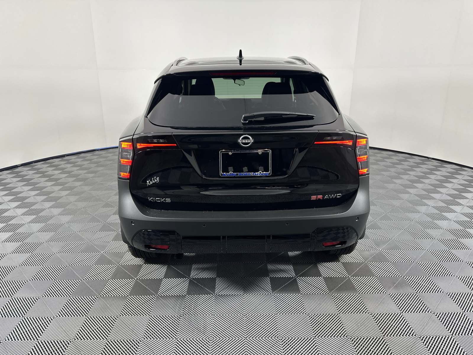 2025 Nissan Kicks SR 6