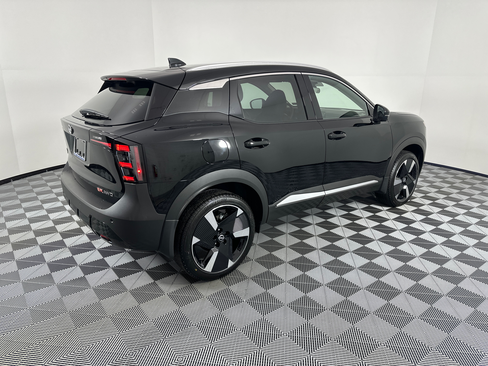 2025 Nissan Kicks SR 7