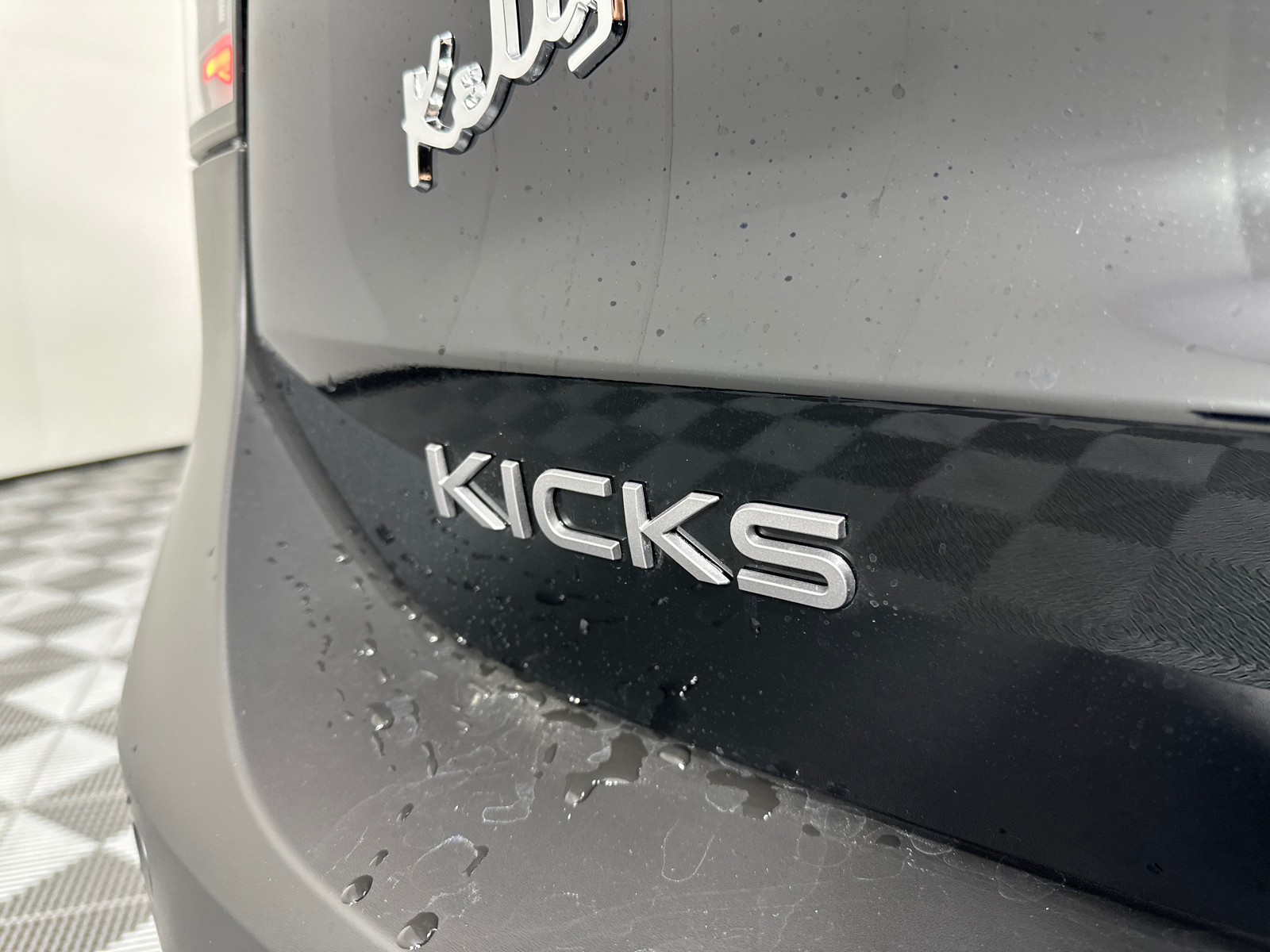 2025 Nissan Kicks SR 9