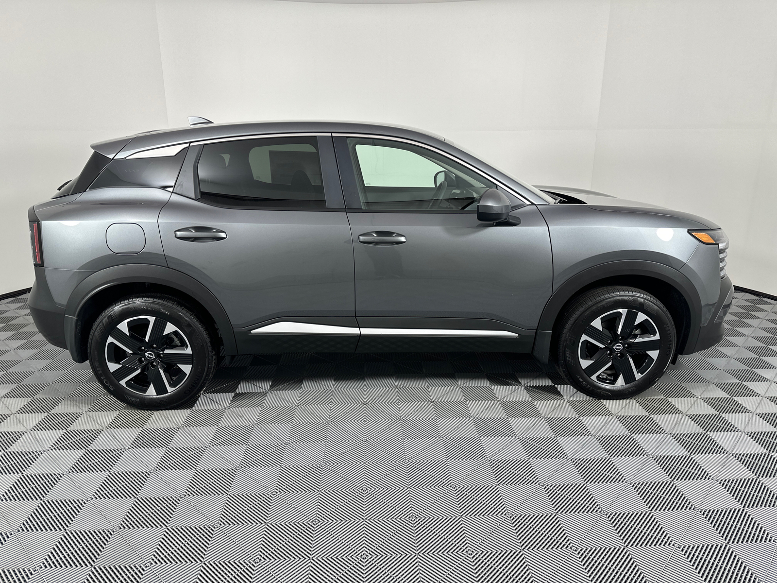 2025 Nissan Kicks SV 8