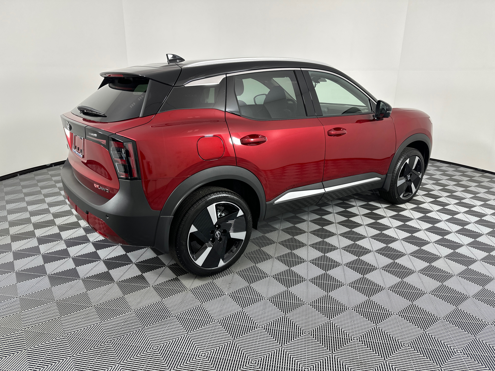 2025 Nissan Kicks SR 7