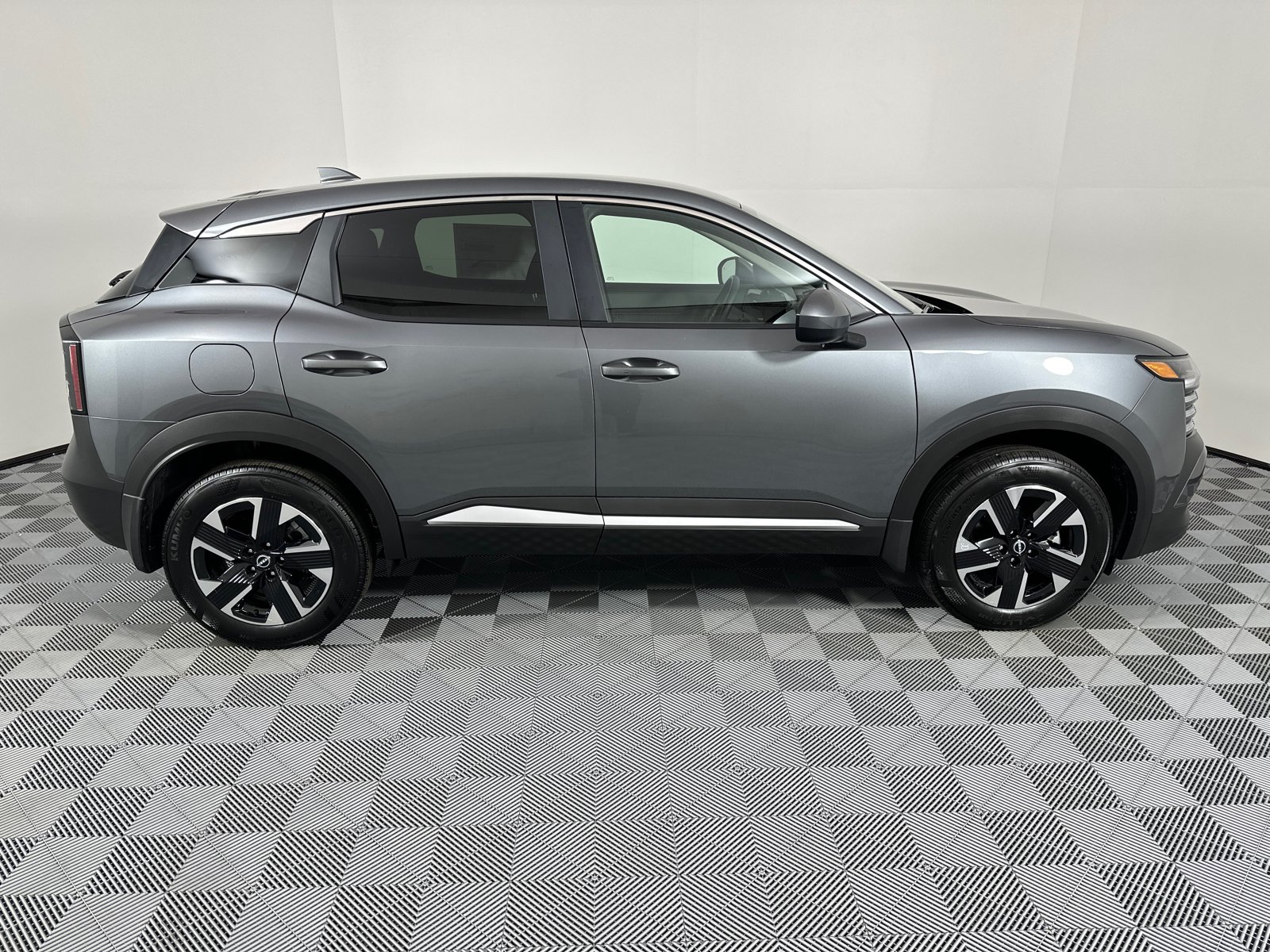 2025 Nissan Kicks SV 8