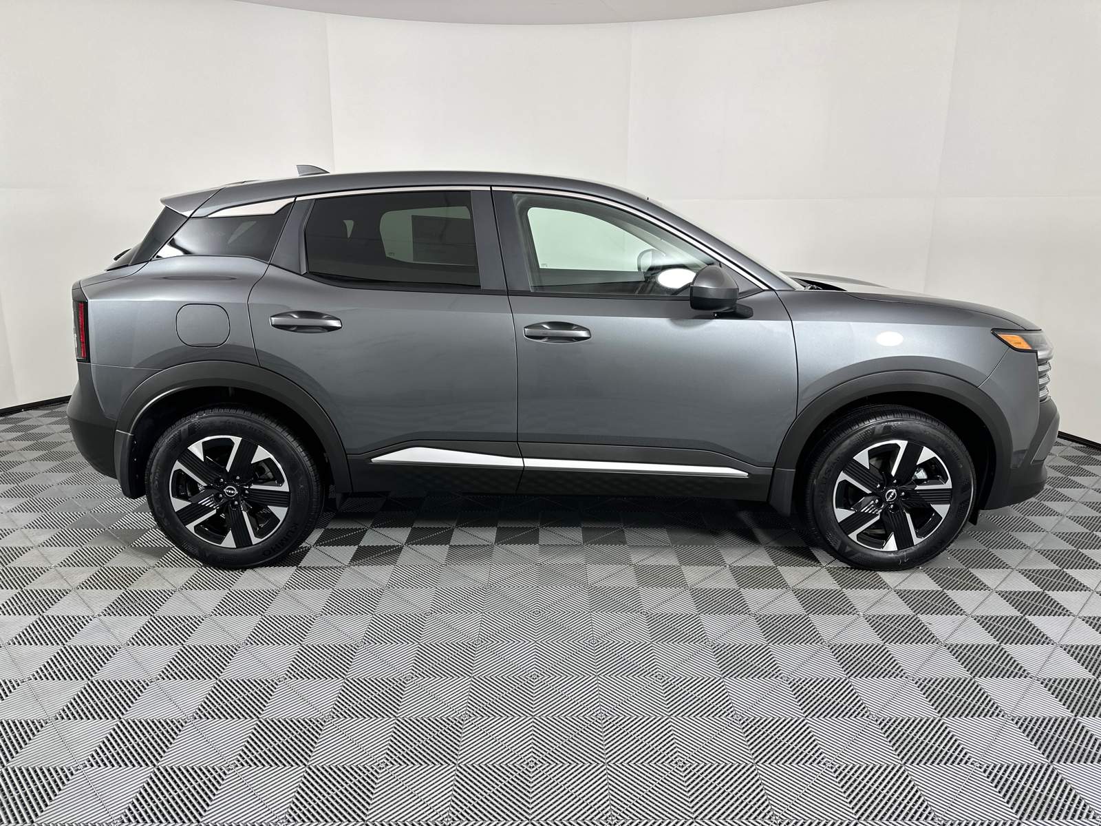 2025 Nissan Kicks SV 8