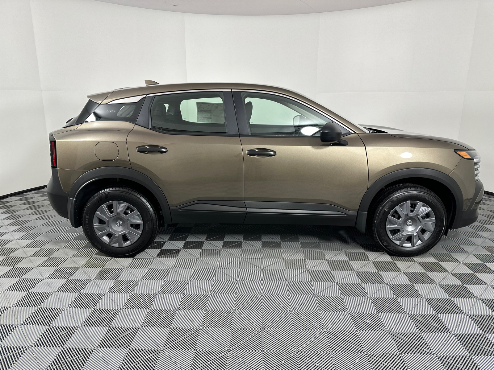 2025 Nissan Kicks S 8