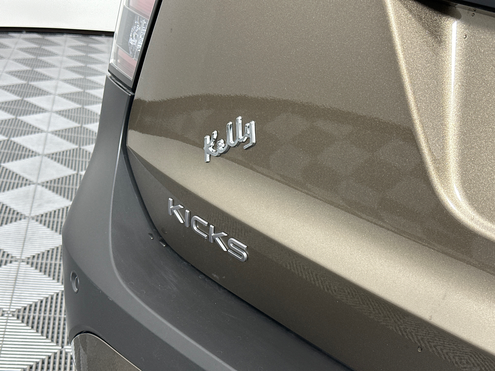 2025 Nissan Kicks S 9