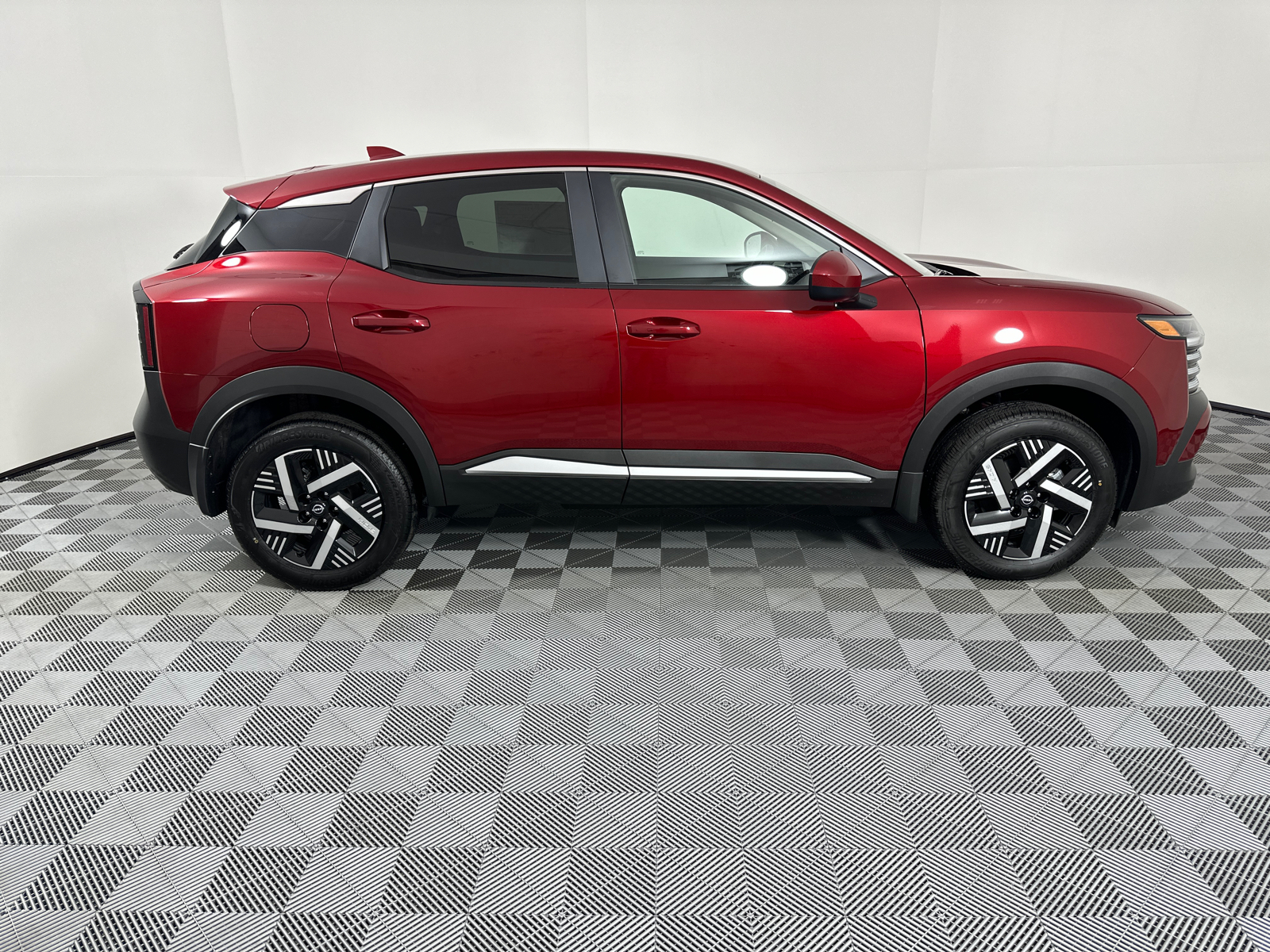 2025 Nissan Kicks SV 8