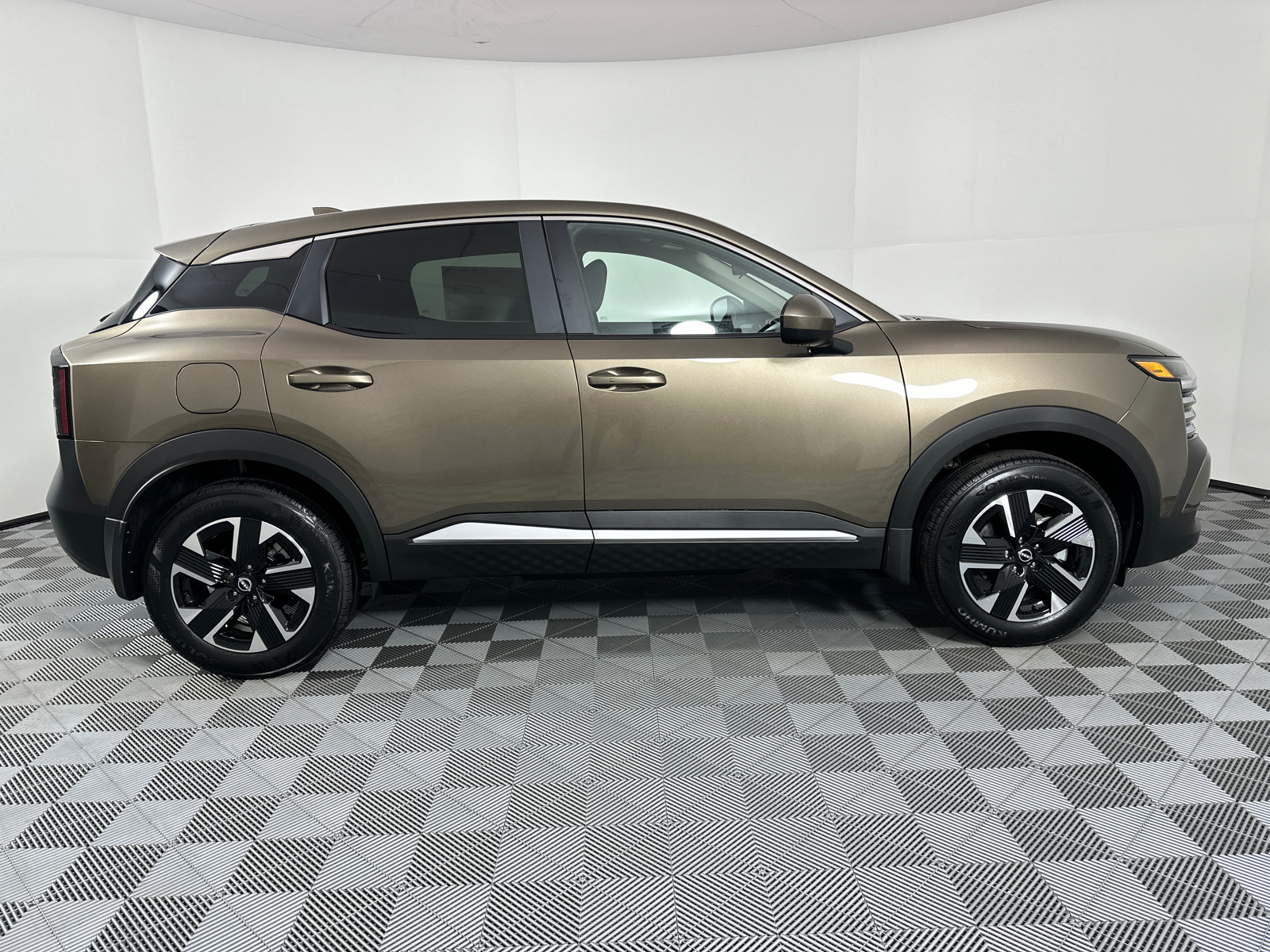 2025 Nissan Kicks SV 8