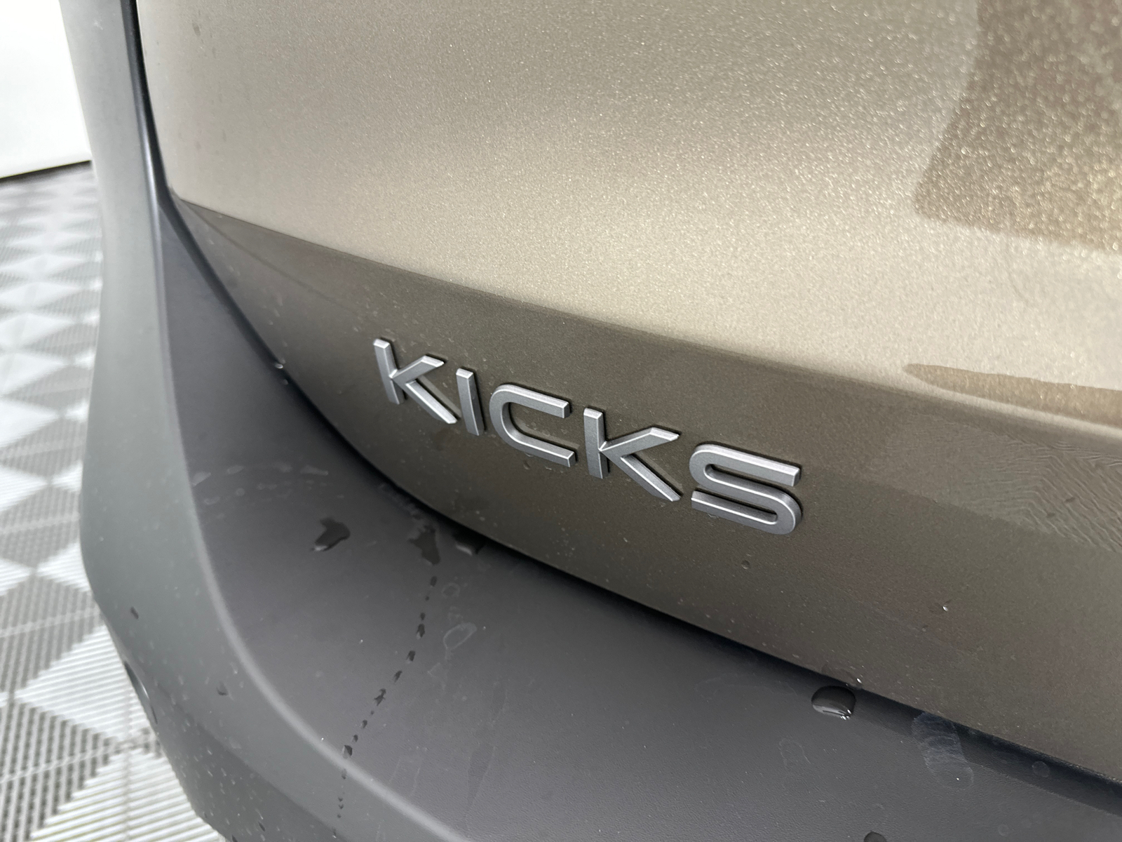 2025 Nissan Kicks SV 10