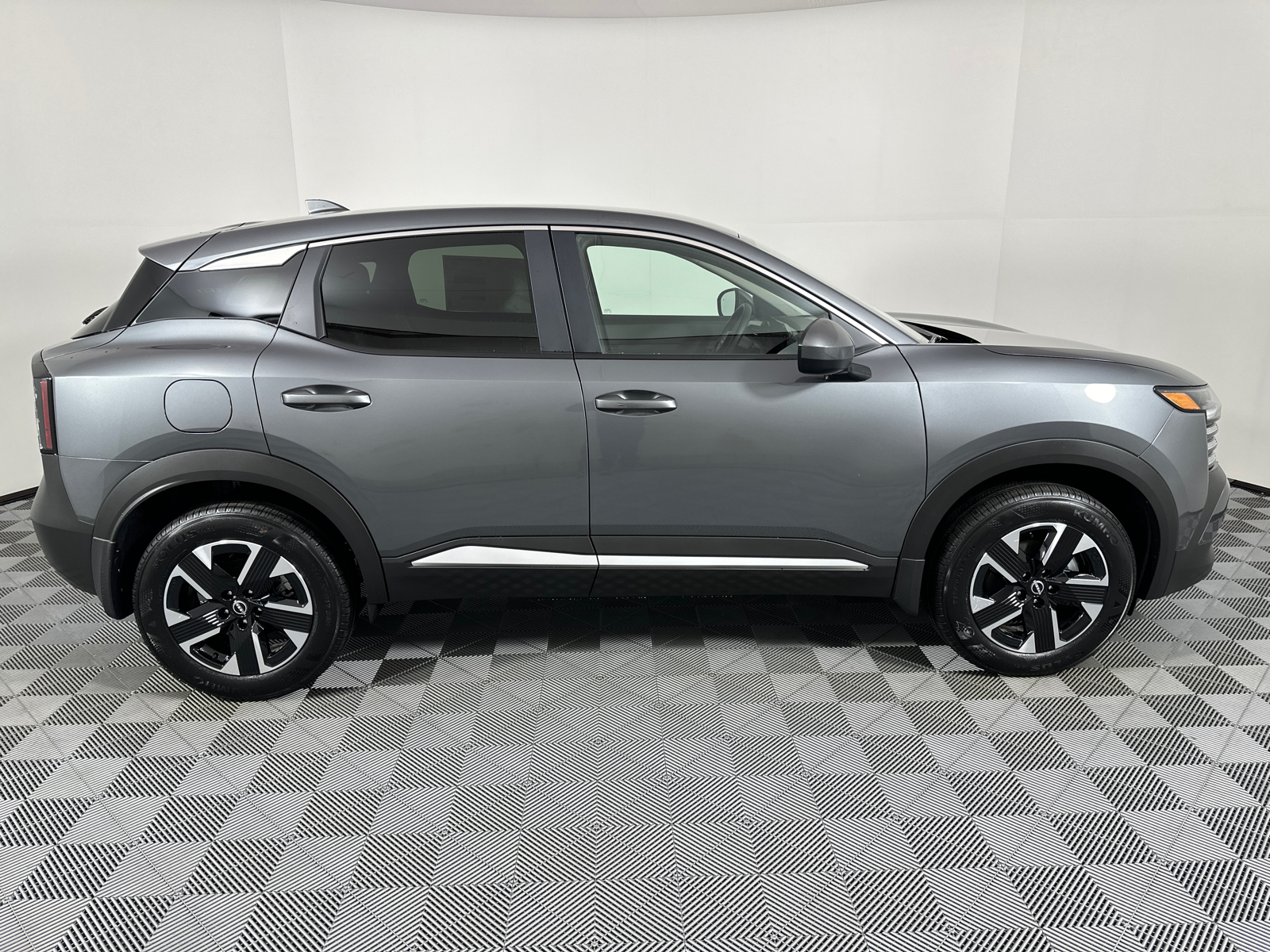 2025 Nissan Kicks SV 8