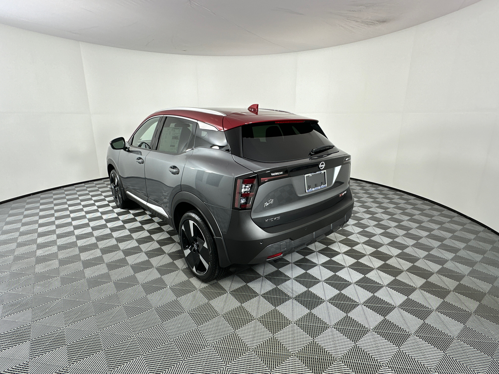 2025 Nissan Kicks SR 5