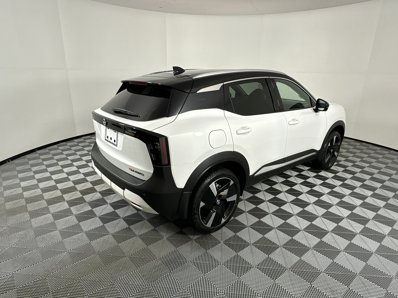 2025 Nissan Kicks SR 7