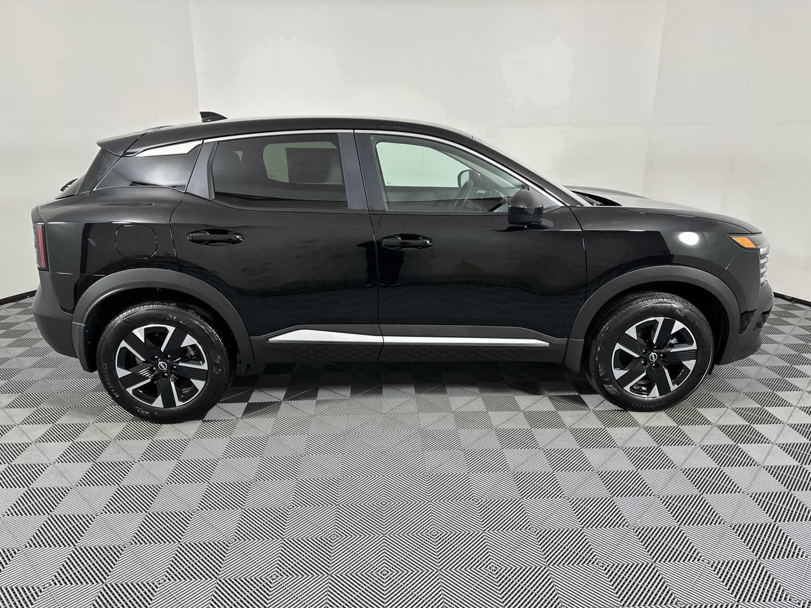 2025 Nissan Kicks SV 8