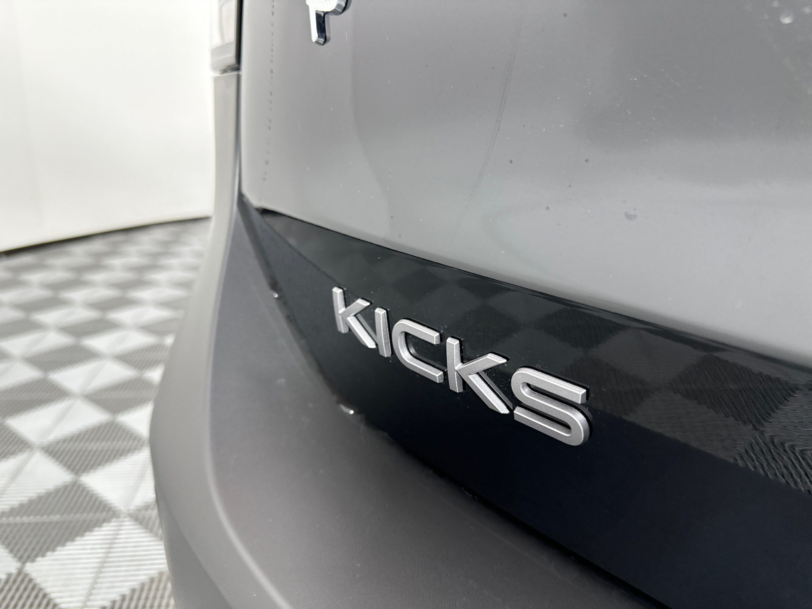 2025 Nissan Kicks SR 10