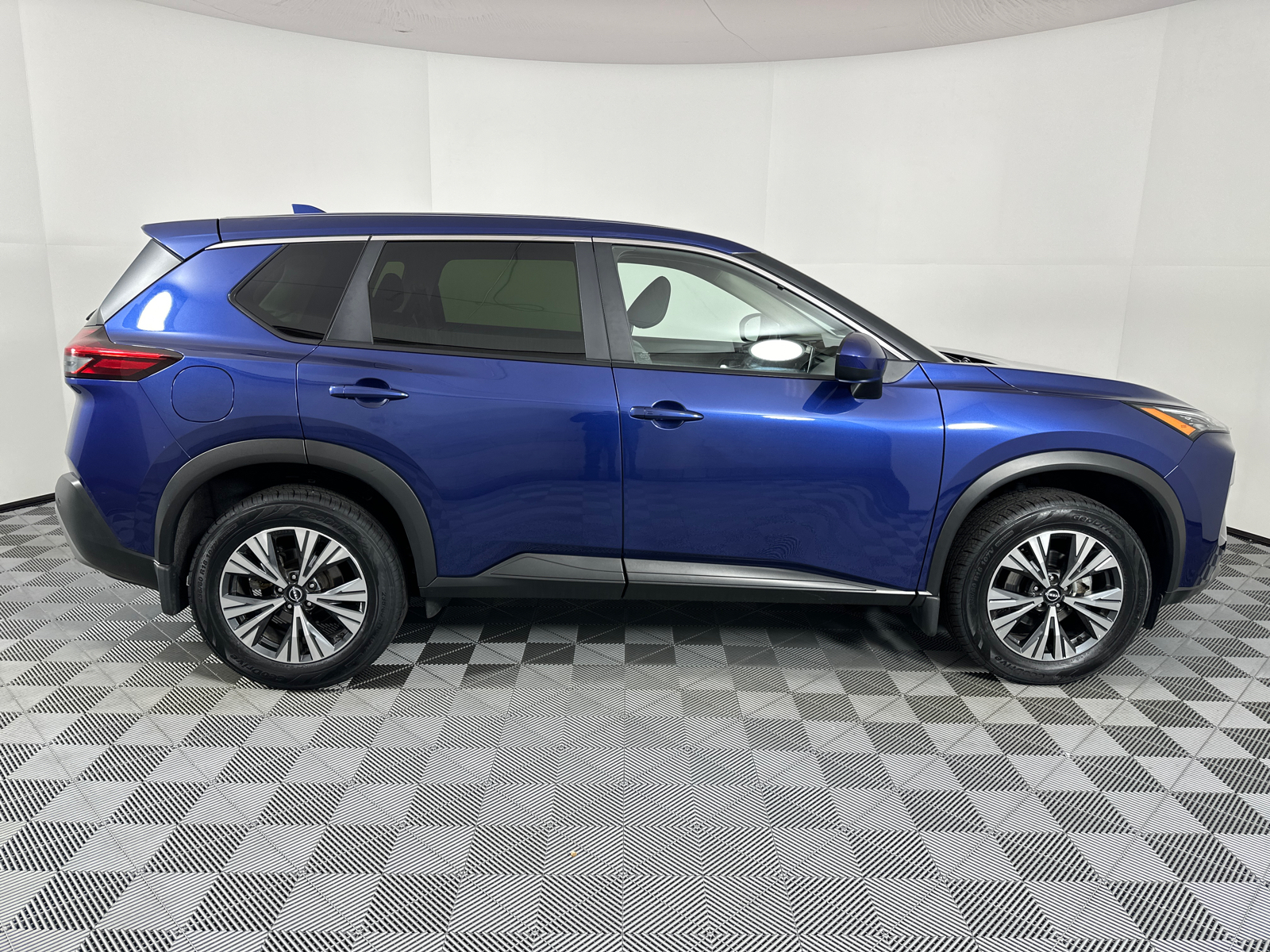 2023 Nissan Rogue SV 8