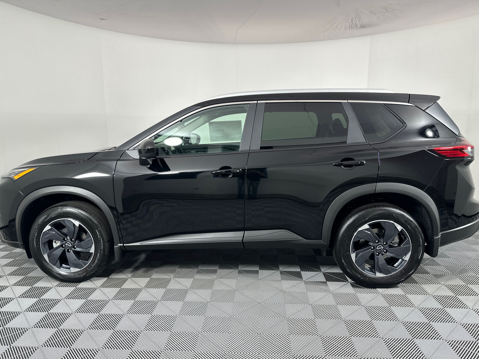 2025 Nissan Rogue SV 4