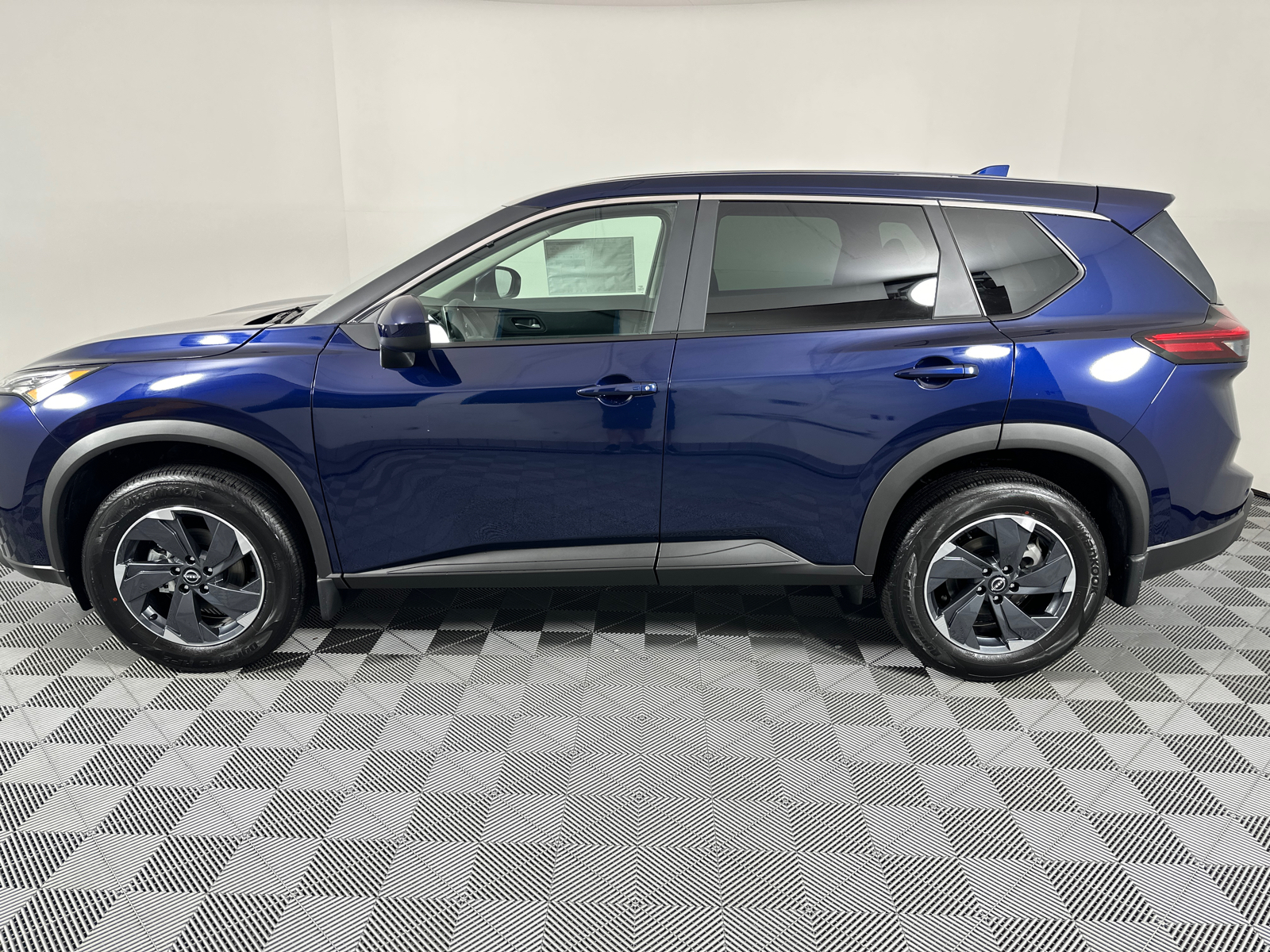 2025 Nissan Rogue SV 4