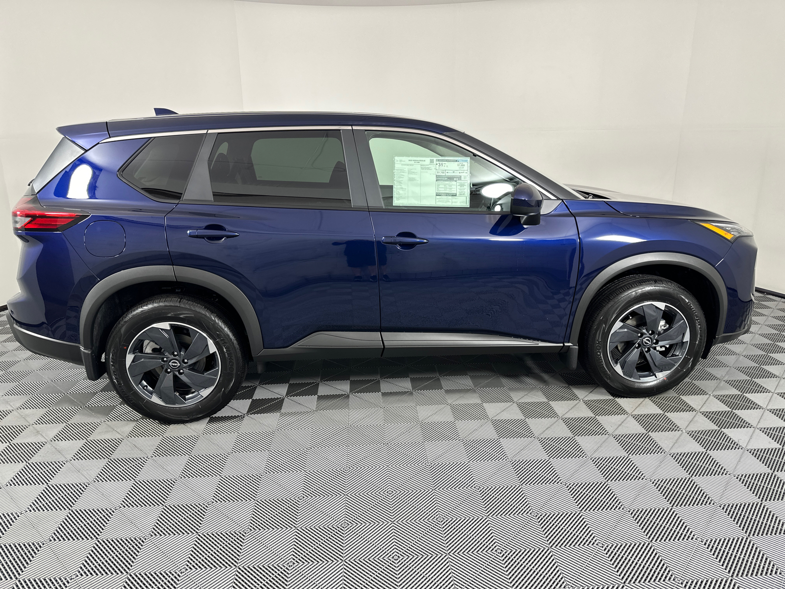 2025 Nissan Rogue SV 8