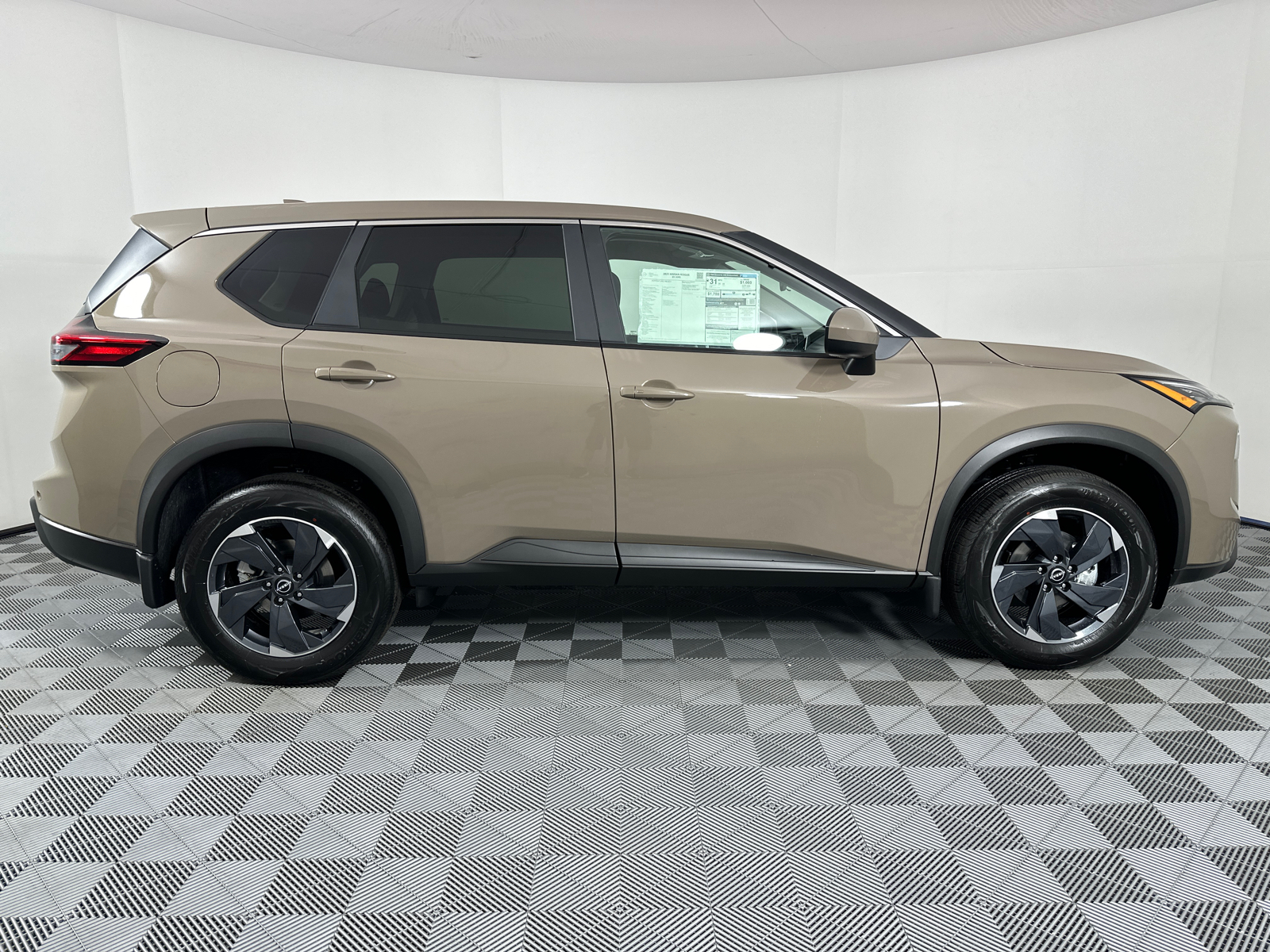 2025 Nissan Rogue SV 8