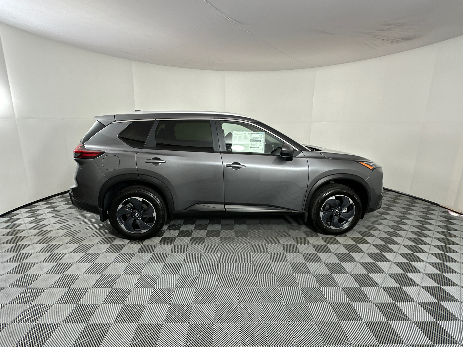 2025 Nissan Rogue SV 8