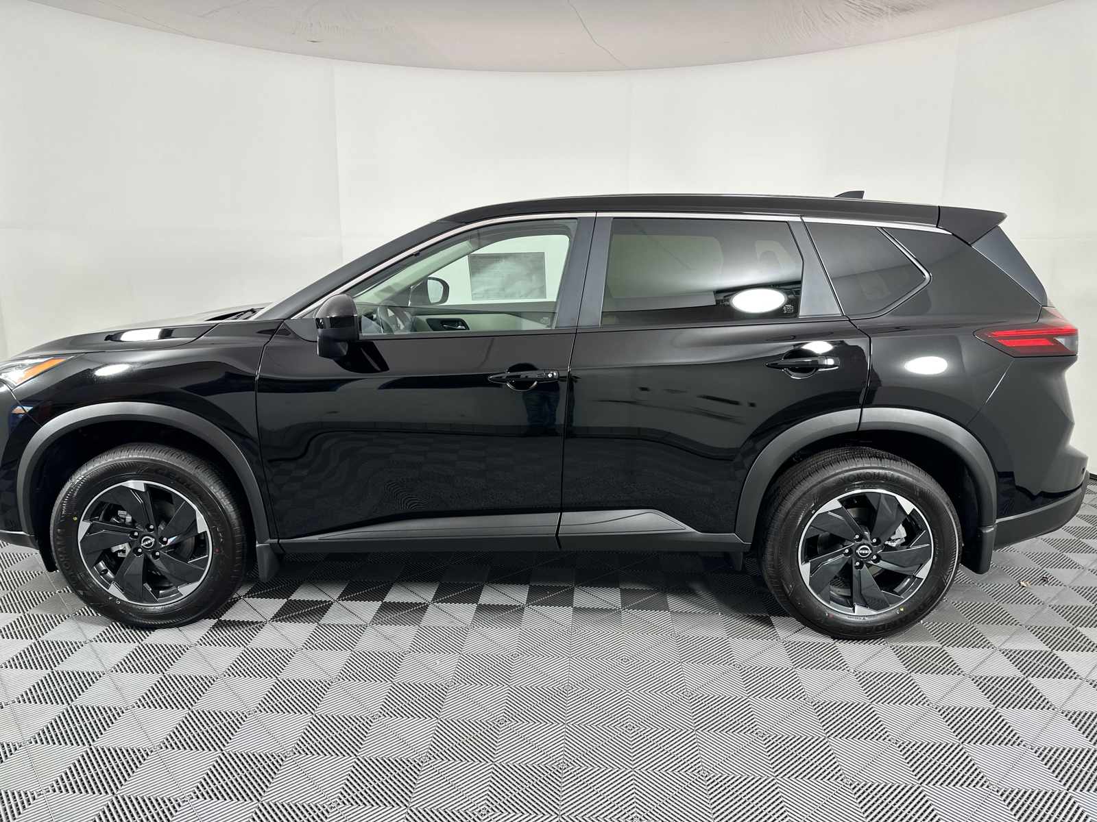 2025 Nissan Rogue SV 4