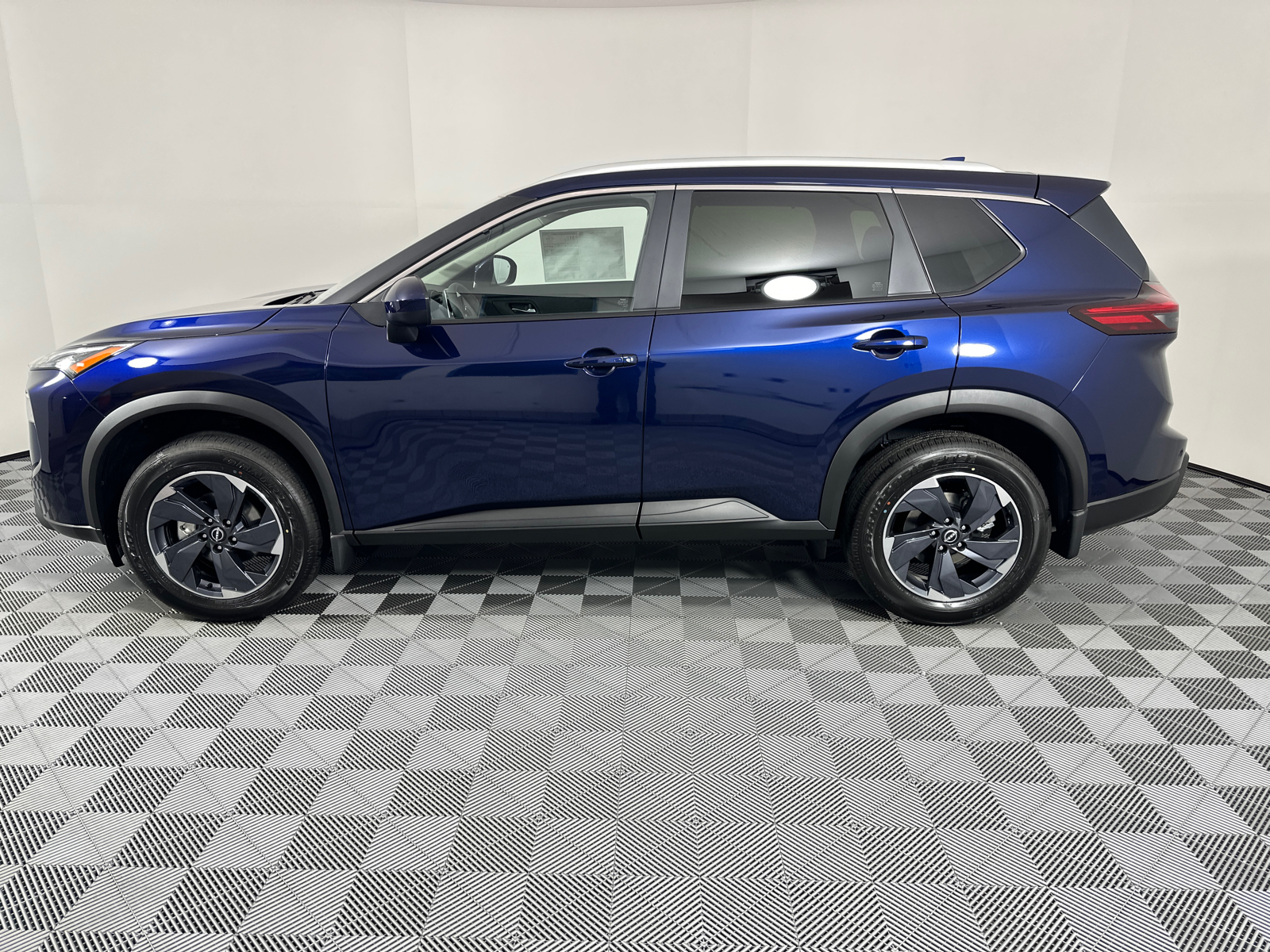 2025 Nissan Rogue SV 4