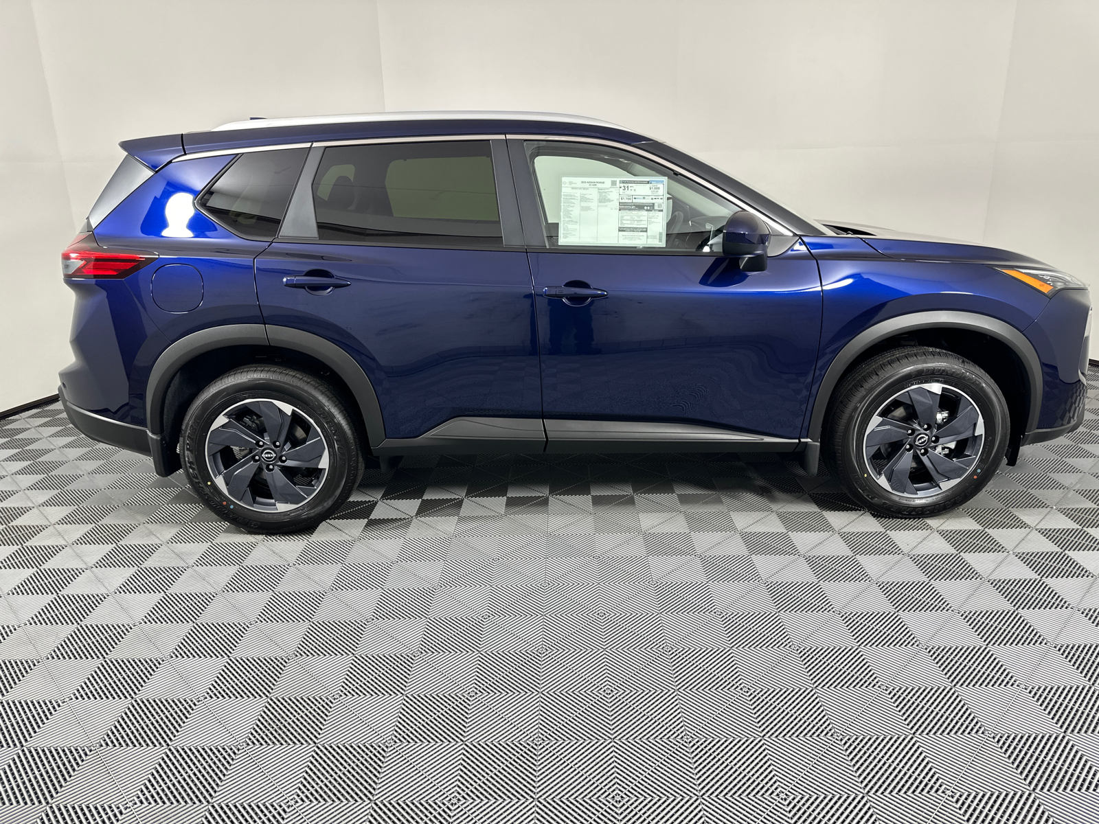 2025 Nissan Rogue SV 8