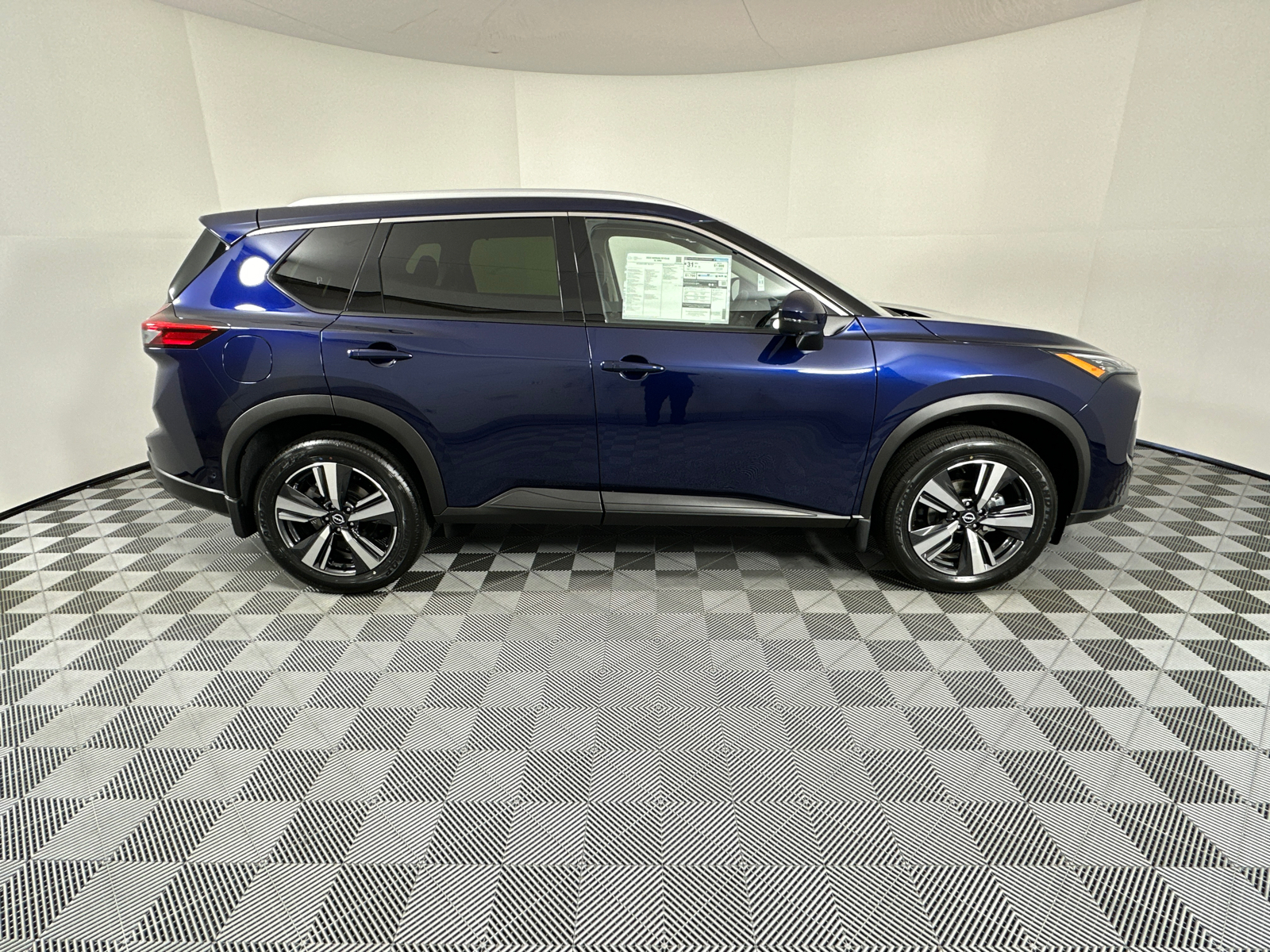 2025 Nissan Rogue SL 8