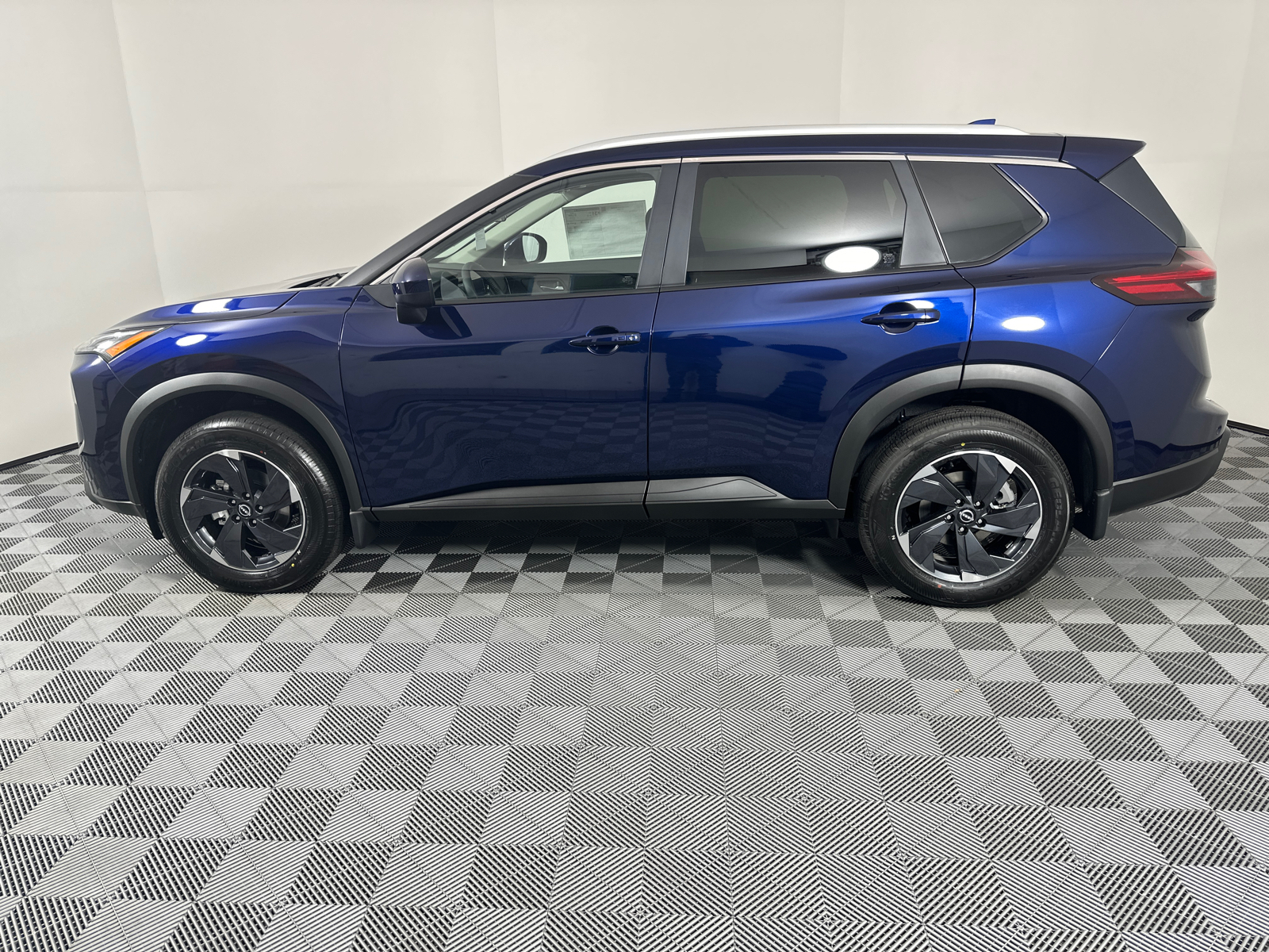 2025 Nissan Rogue SV 4