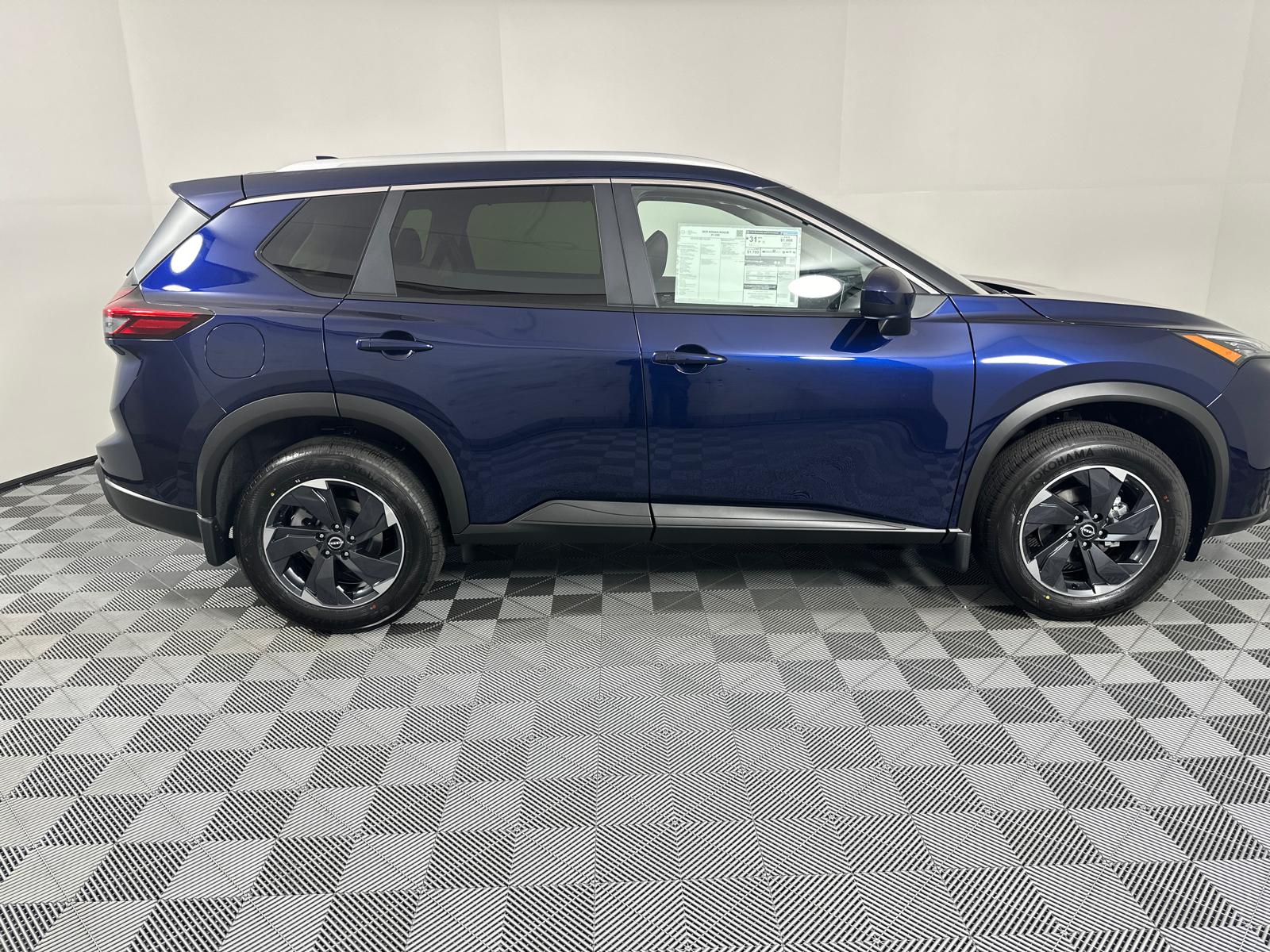 2025 Nissan Rogue SV 8