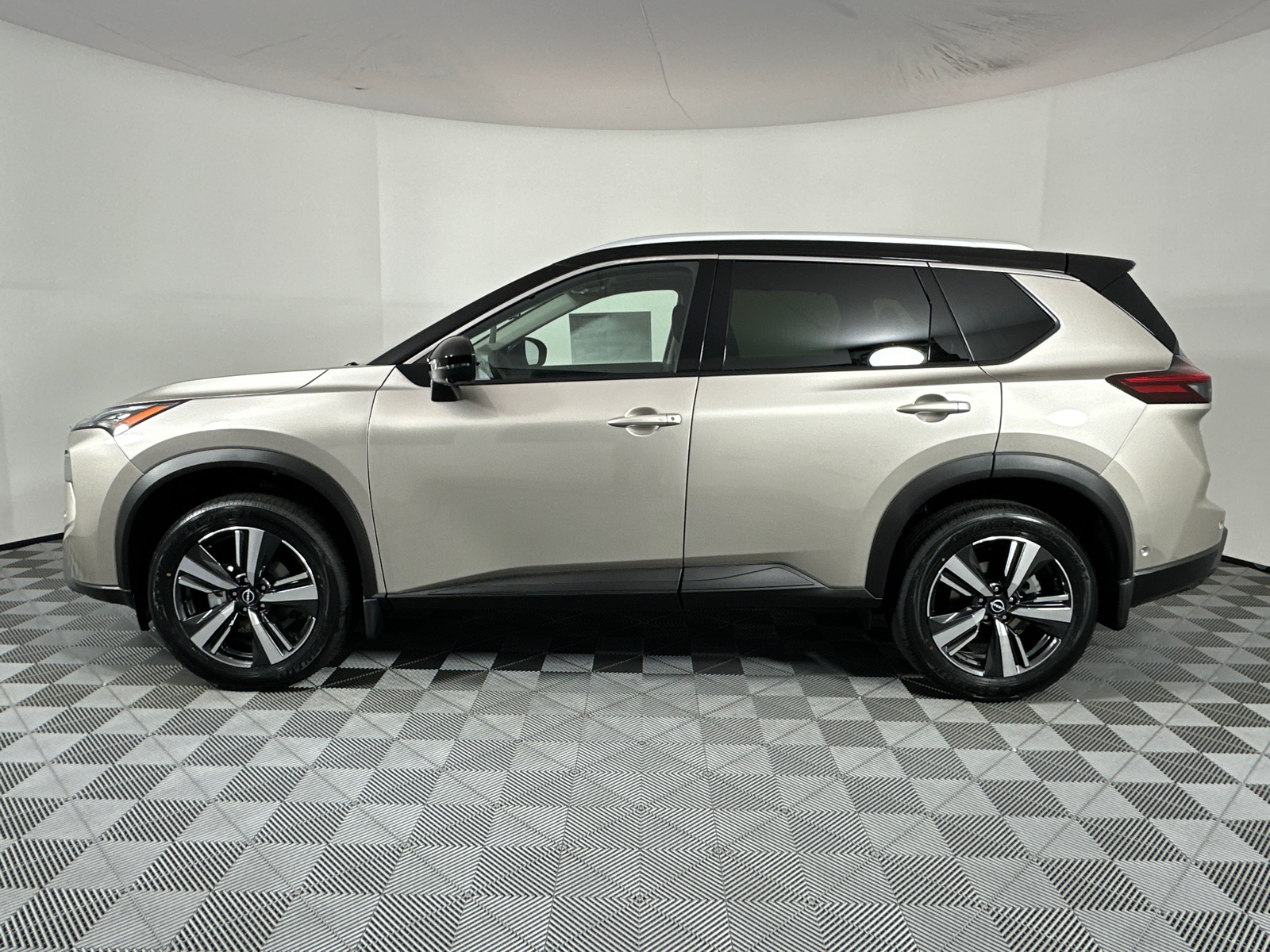 2025 Nissan Rogue SL 4