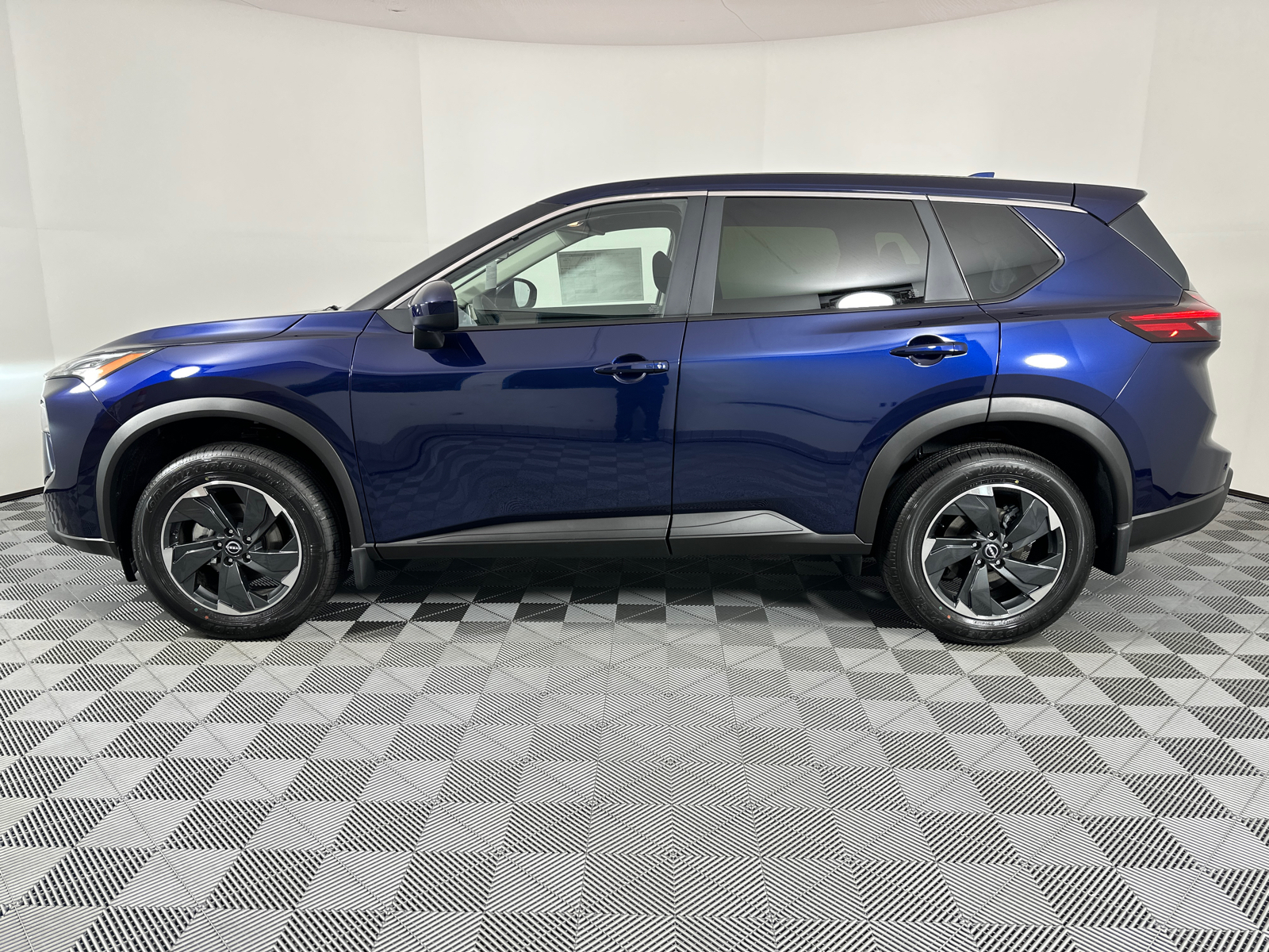 2025 Nissan Rogue SV 4