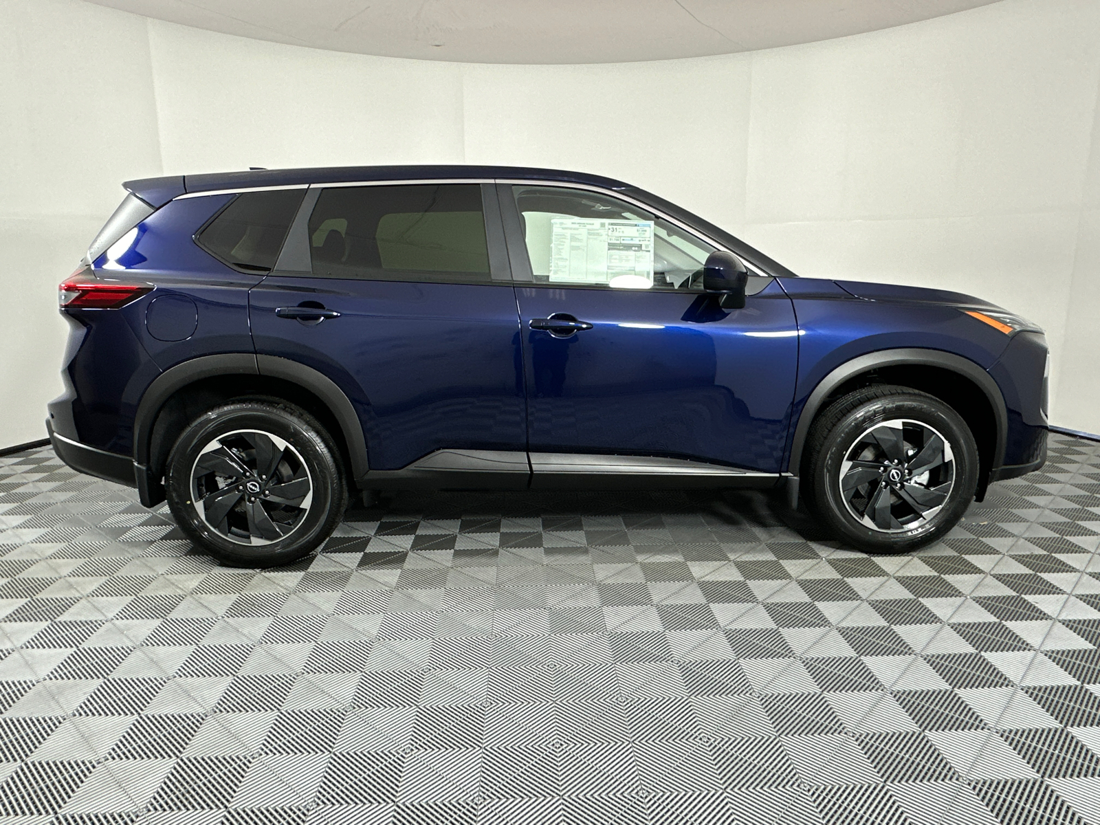 2025 Nissan Rogue SV 8