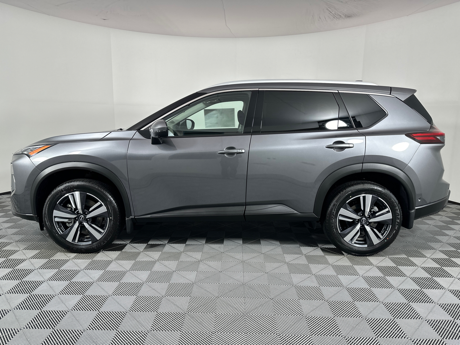 2025 Nissan Rogue SL 4