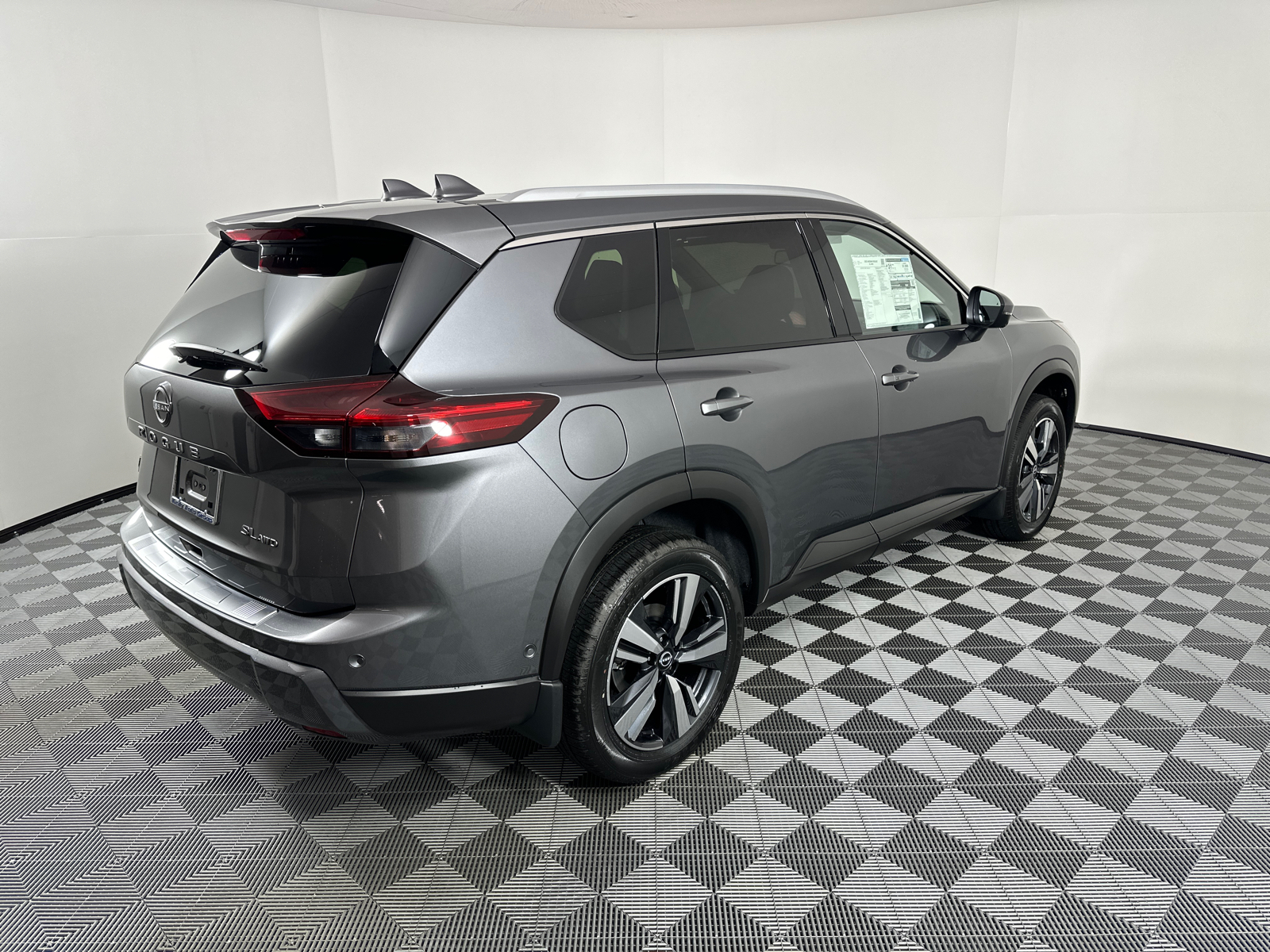 2025 Nissan Rogue SL 7