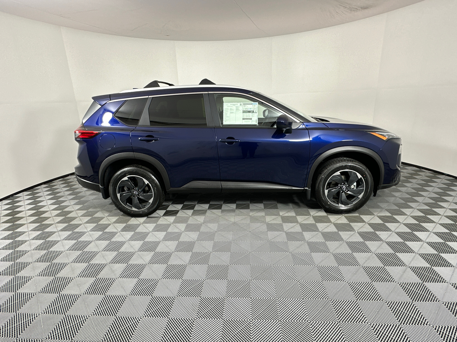 2025 Nissan Rogue SV 8