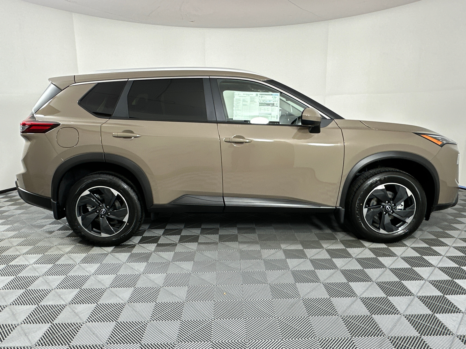 2025 Nissan Rogue SV 8