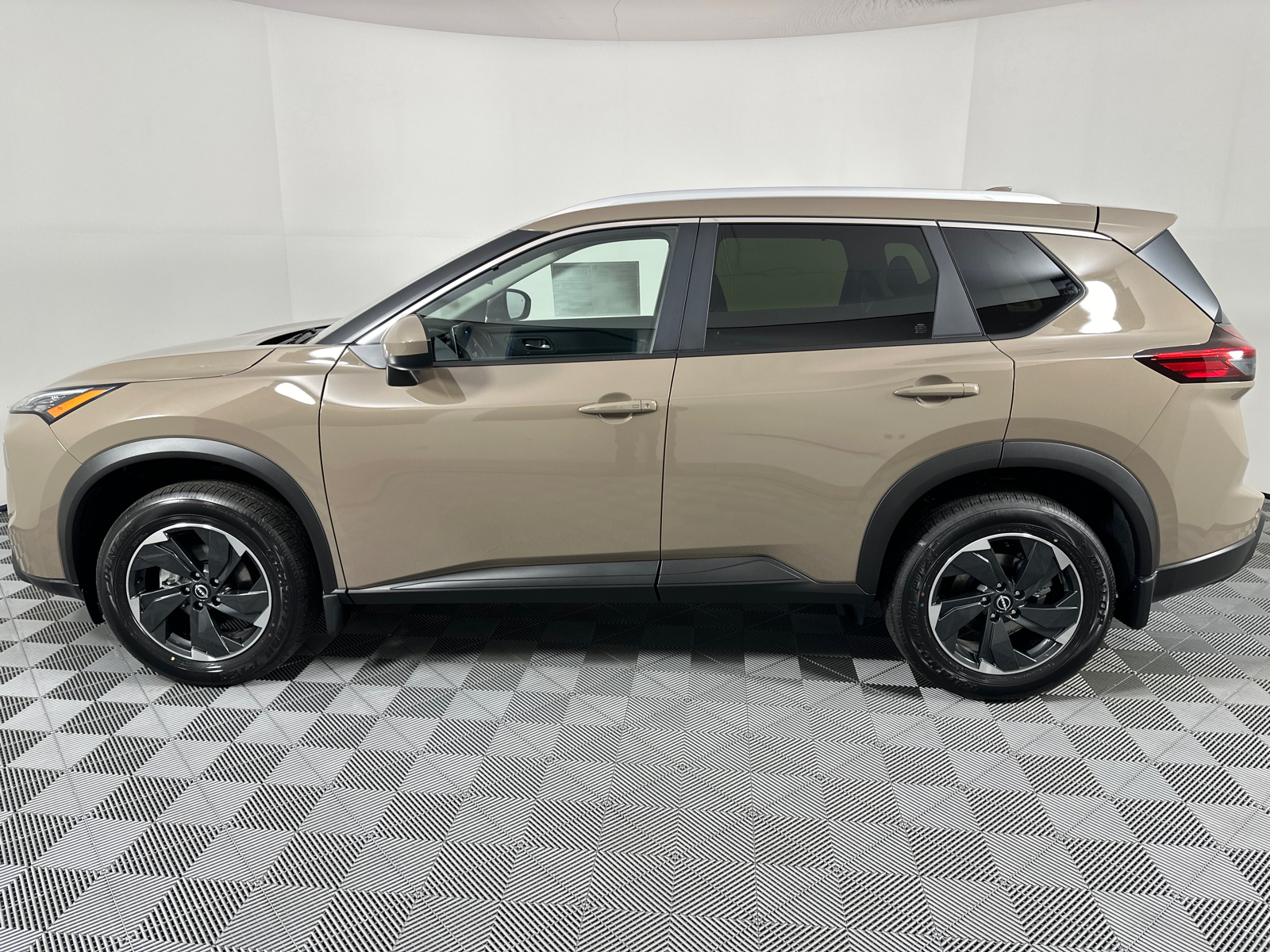 2025 Nissan Rogue SV 4