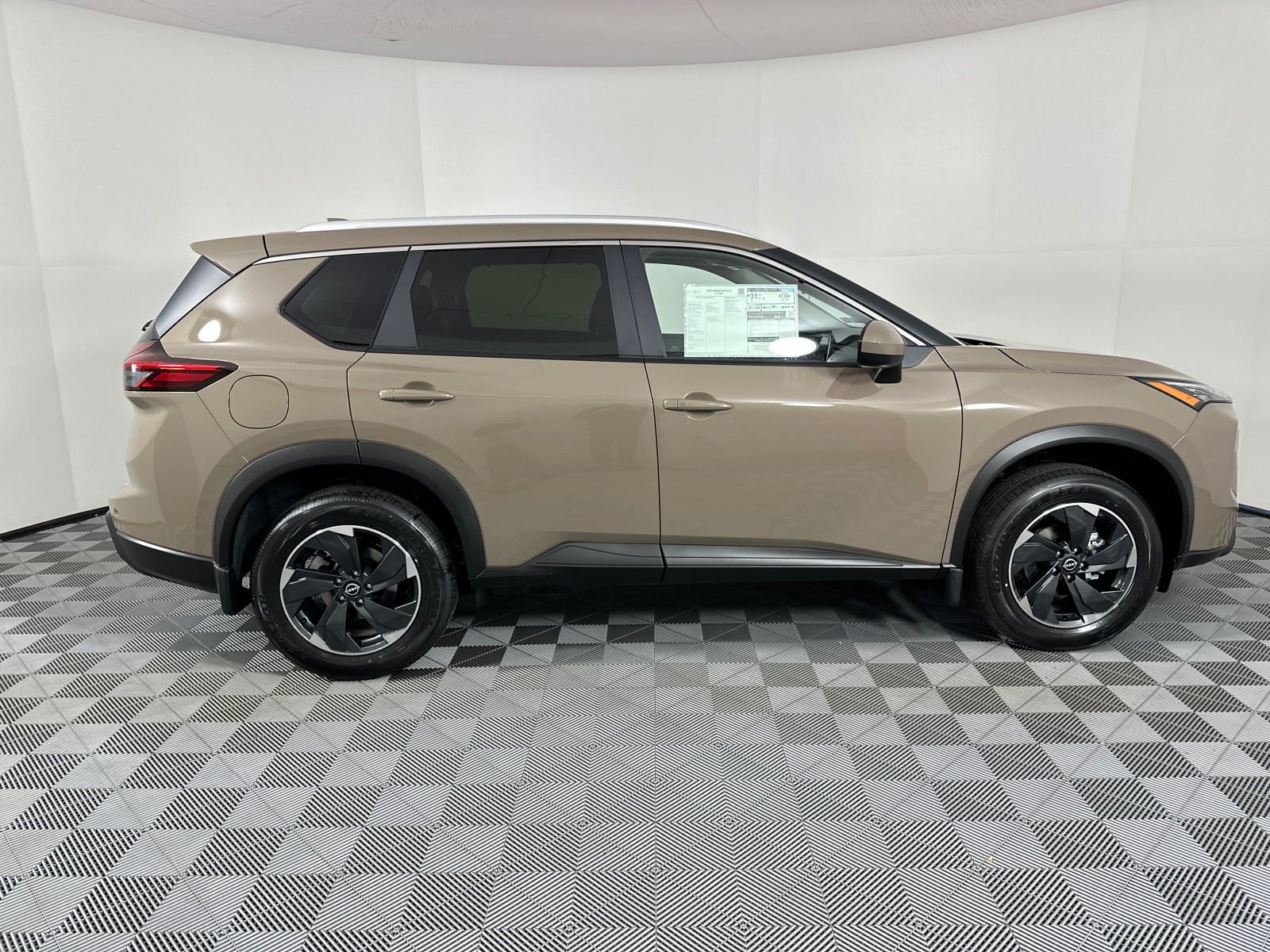 2025 Nissan Rogue SV 8