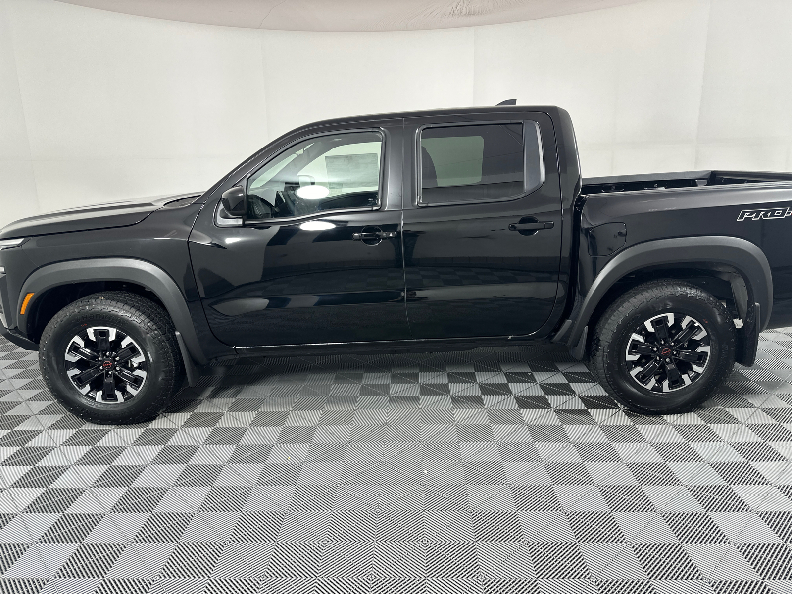 2024 Nissan Frontier  4