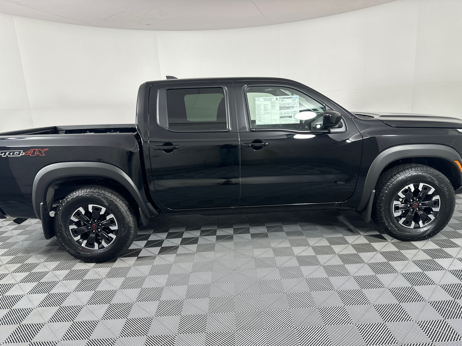 2024 Nissan Frontier  8