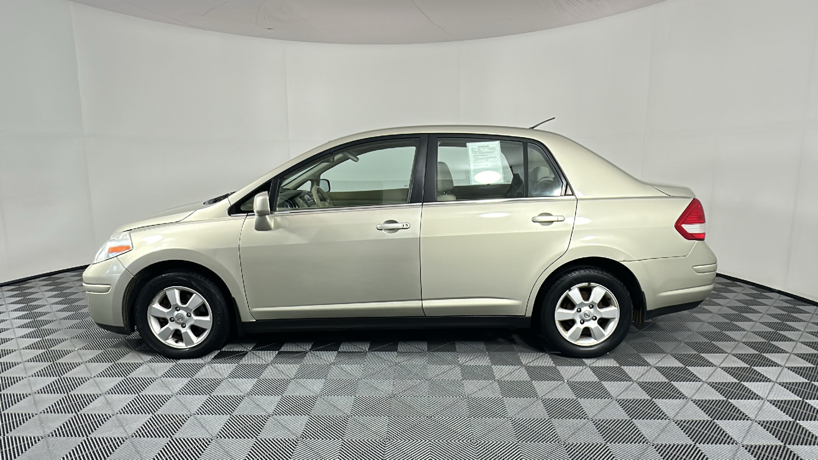 2007 Nissan Versa  4