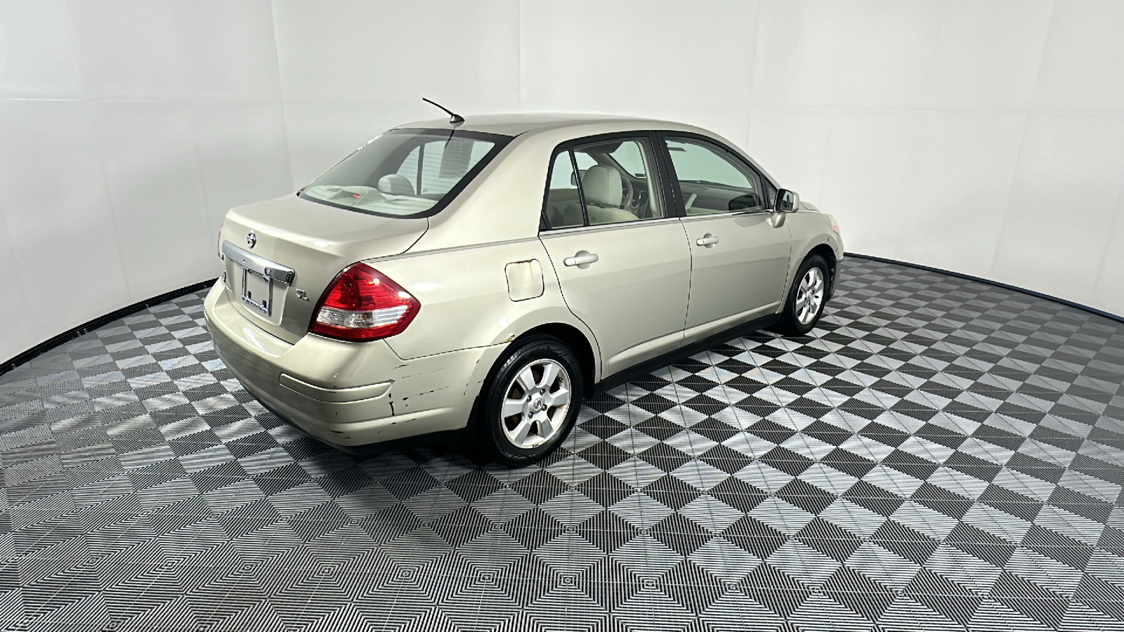 2007 Nissan Versa  7