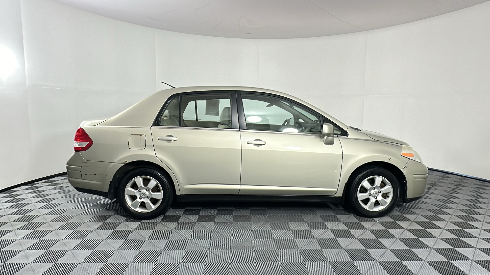 2007 Nissan Versa  8