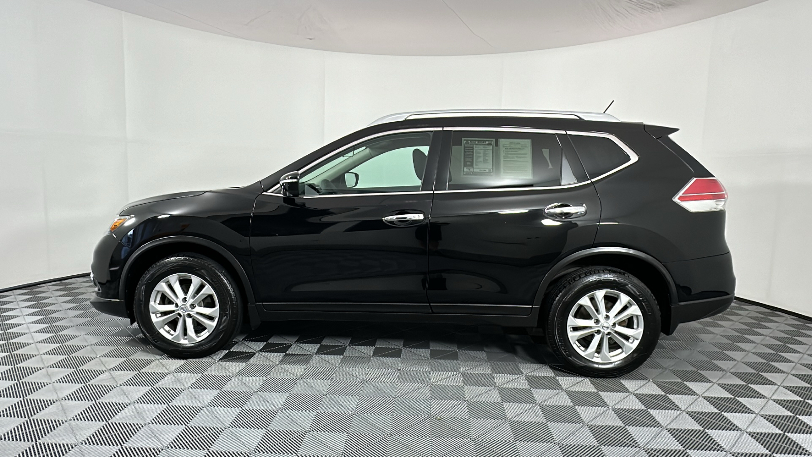 2015 Nissan Rogue SV 4