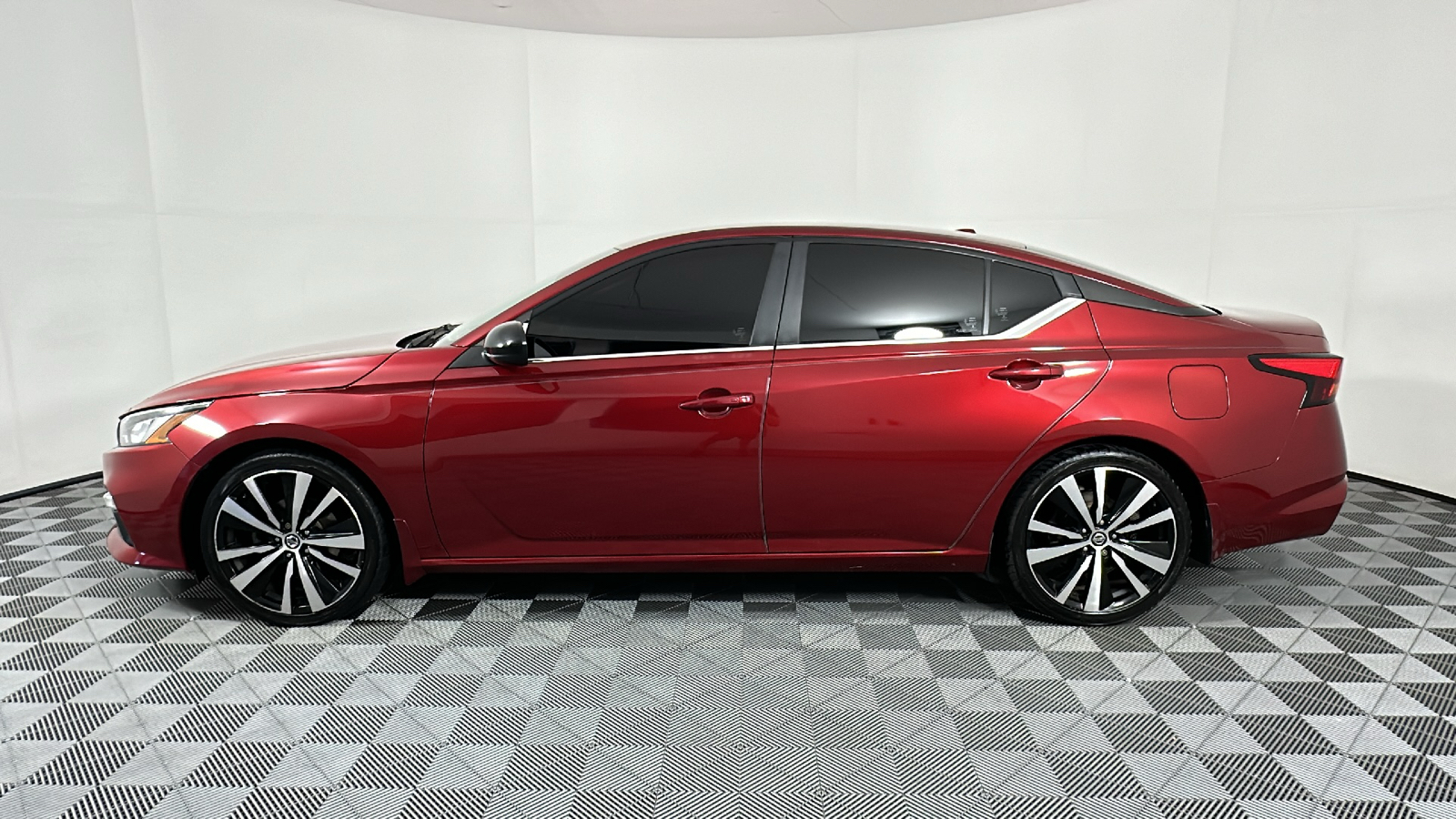 2019 Nissan Altima 2.5 SR 4