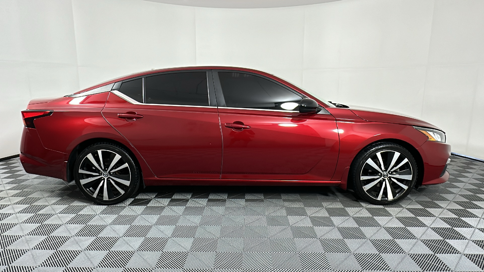 2019 Nissan Altima 2.5 SR 8