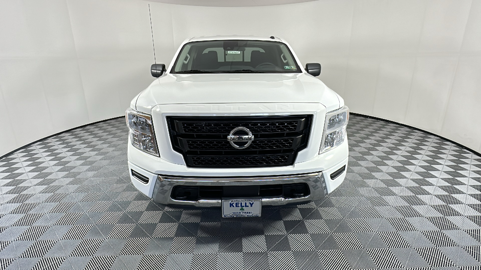 2021 Nissan Titan SV 2